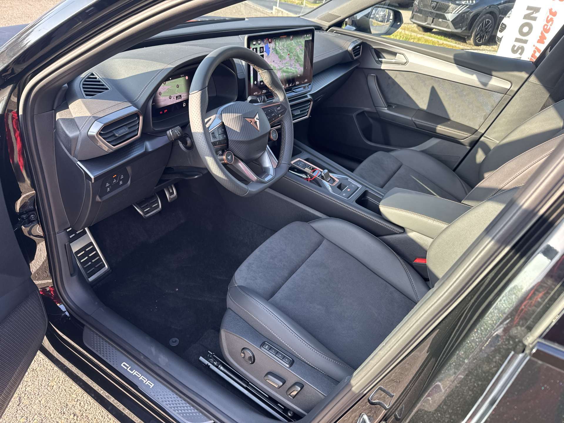 CUPRA LEON ST 2.0 TSi VZ 4Drive 333PS DSG-Automat-image-4