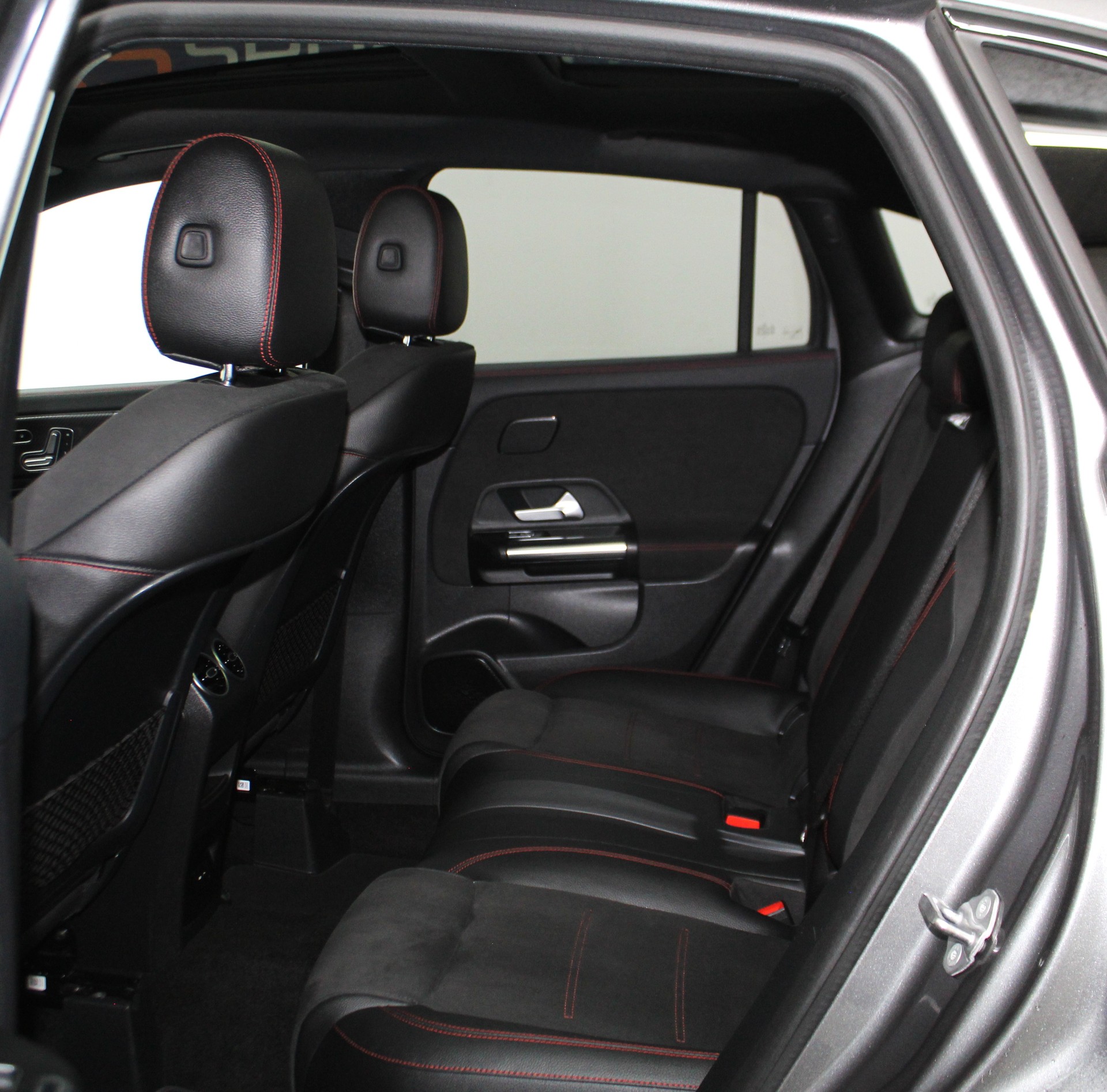 MERCEDES-BENZ GLA 220d 4Matic AMG Line 8G-DCT Sport-Paket Black / CH-Fahrzeug-image-9