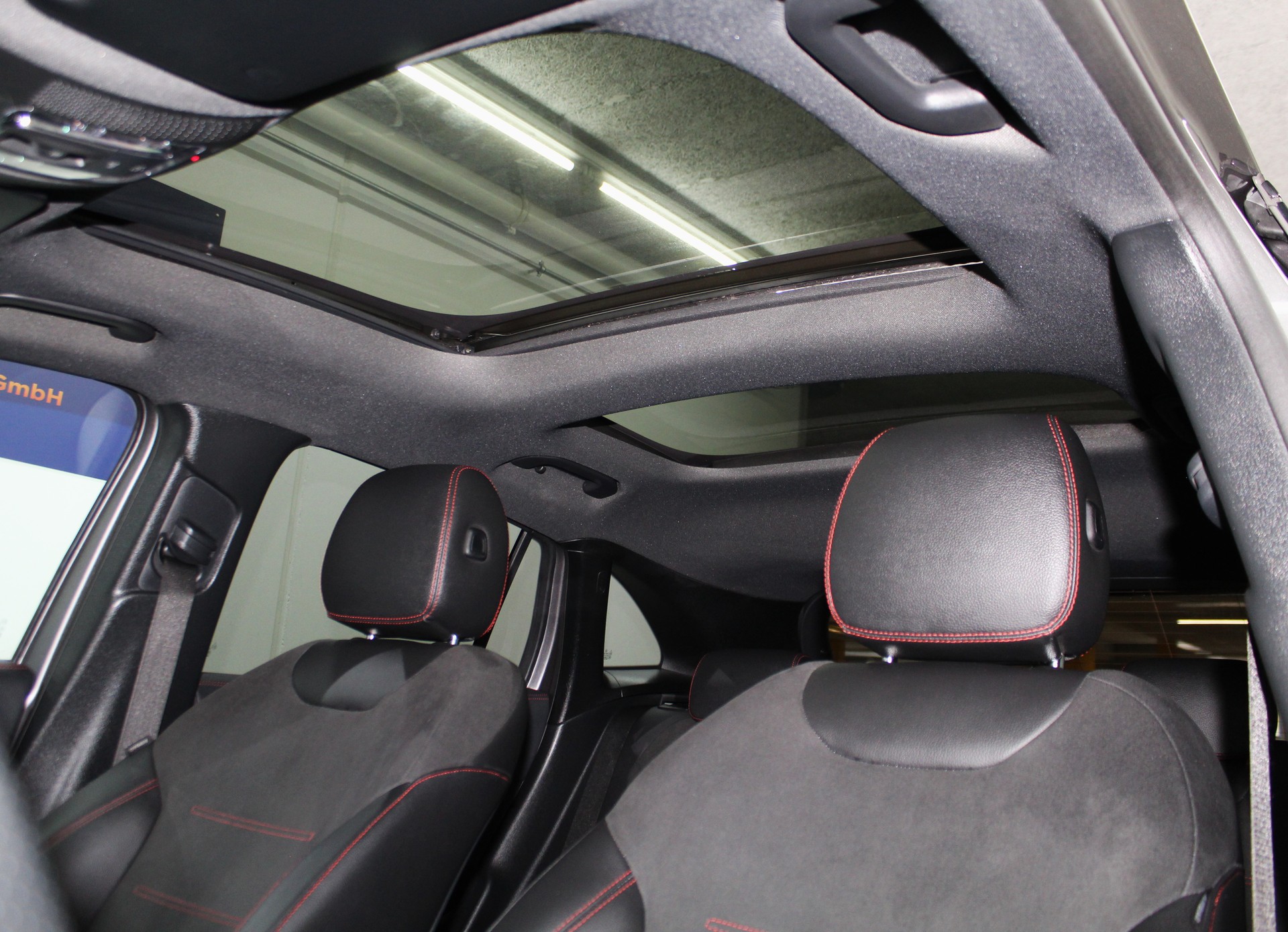 MERCEDES-BENZ GLA 220d 4Matic AMG Line 8G-DCT Sport-Paket Black / CH-Fahrzeug-image-8