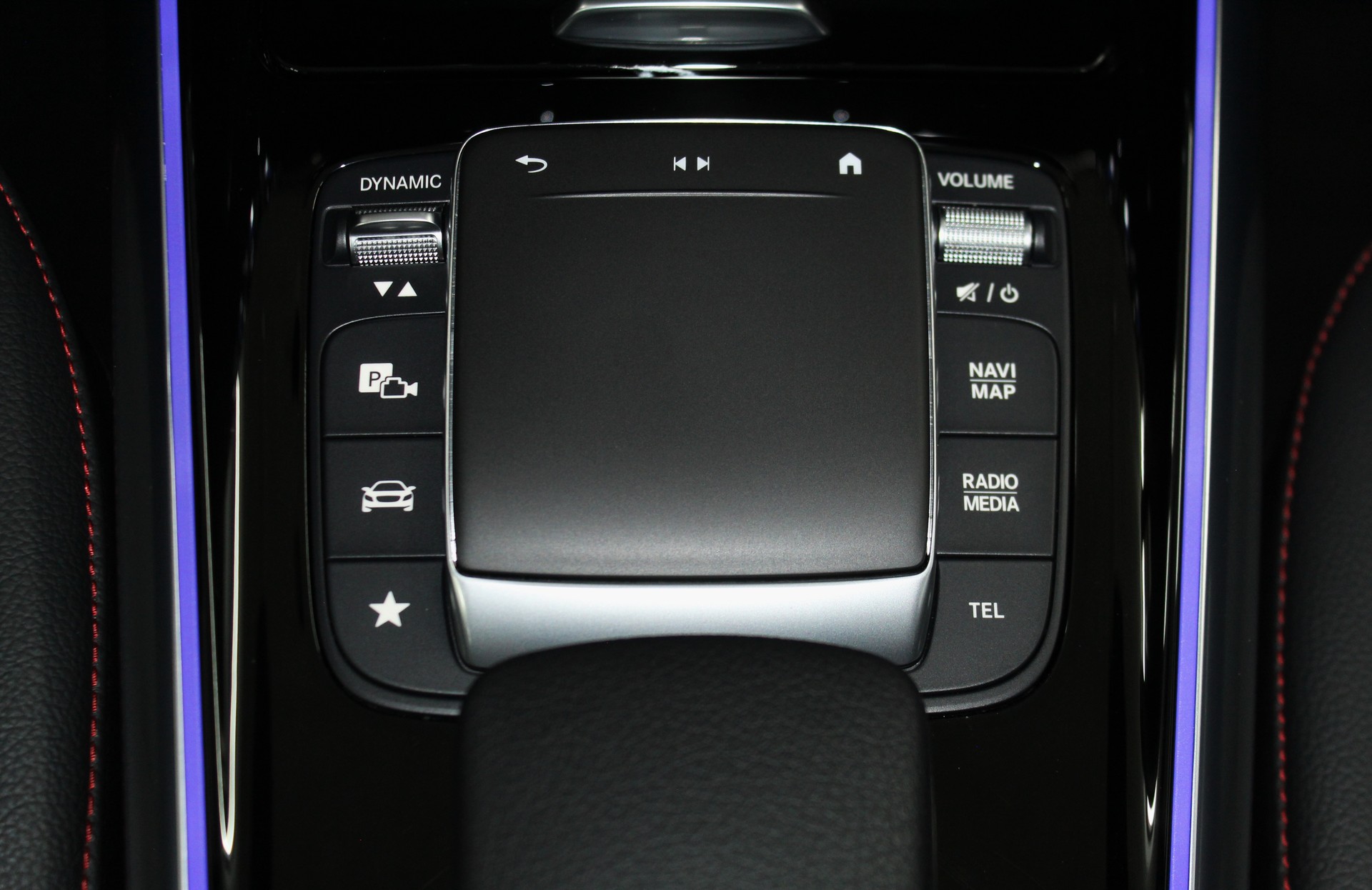 MERCEDES-BENZ GLA 220d 4Matic AMG Line 8G-DCT Sport-Paket Black / CH-Fahrzeug-image-15