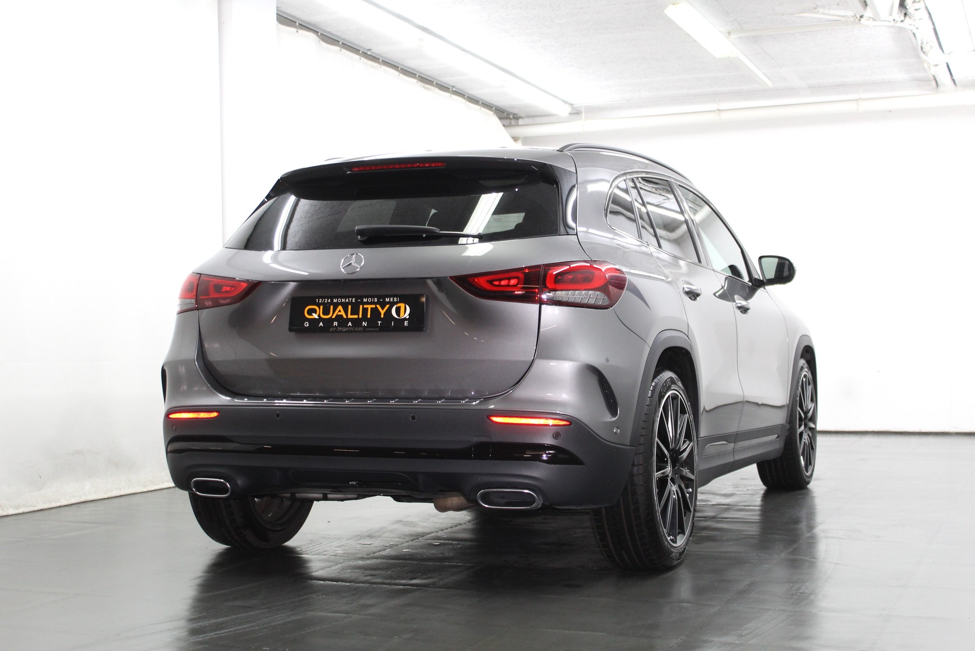 MERCEDES-BENZ GLA 220d 4Matic AMG Line 8G-DCT Sport-Paket Black / CH-Fahrzeug-image-6