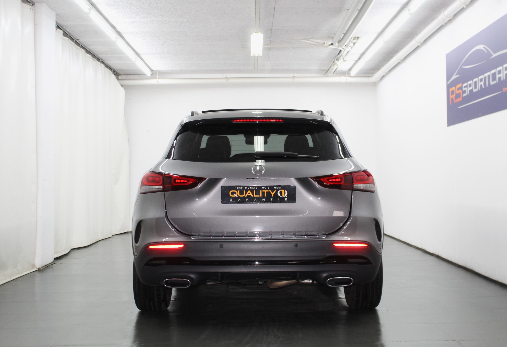 MERCEDES-BENZ GLA 220d 4Matic AMG Line 8G-DCT Sport-Paket Black / CH-Fahrzeug-image-5
