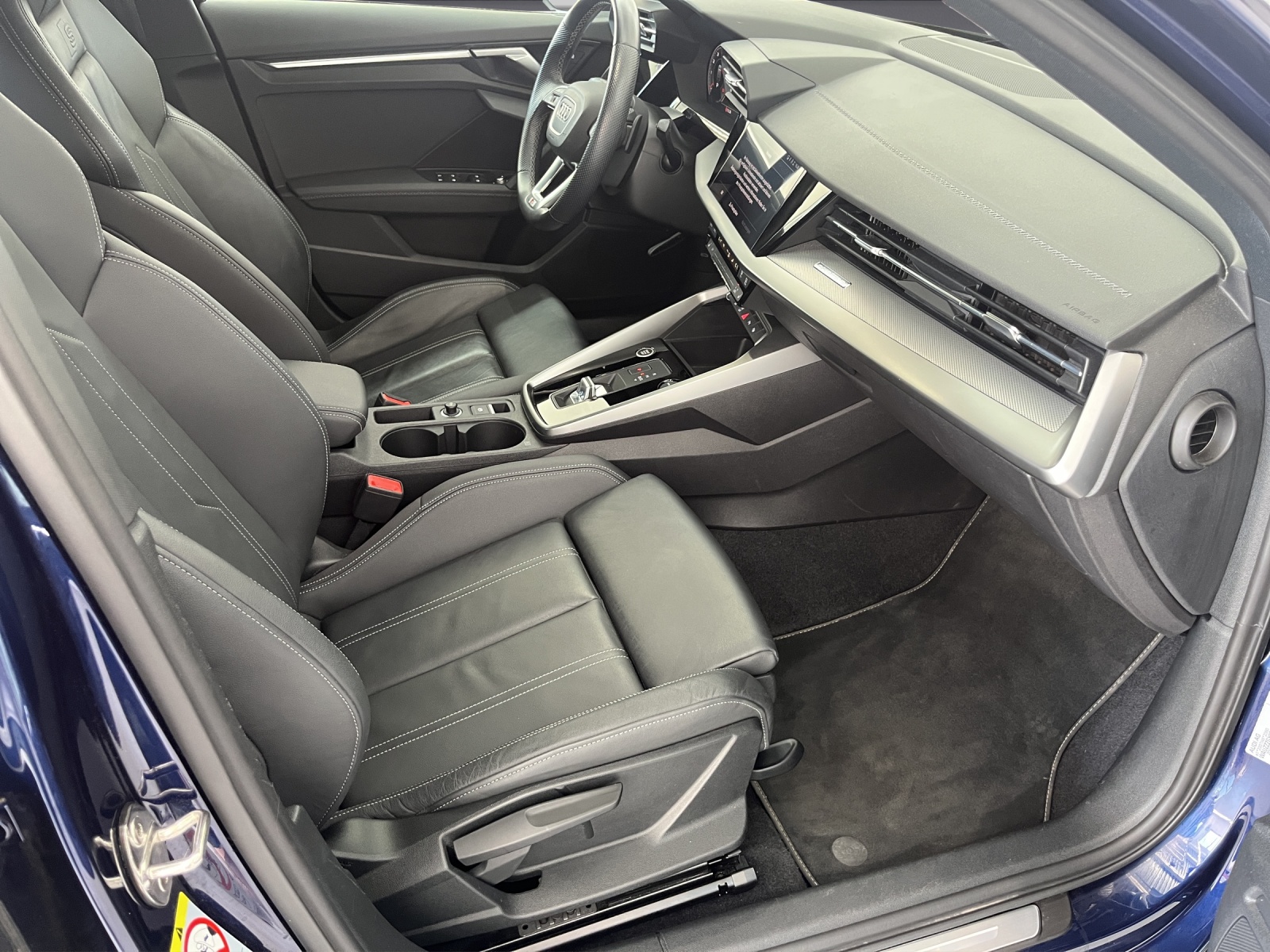 AUDI A3 Sportback 2.0 40 TFSI S Line quattro S-Tronic-image-10