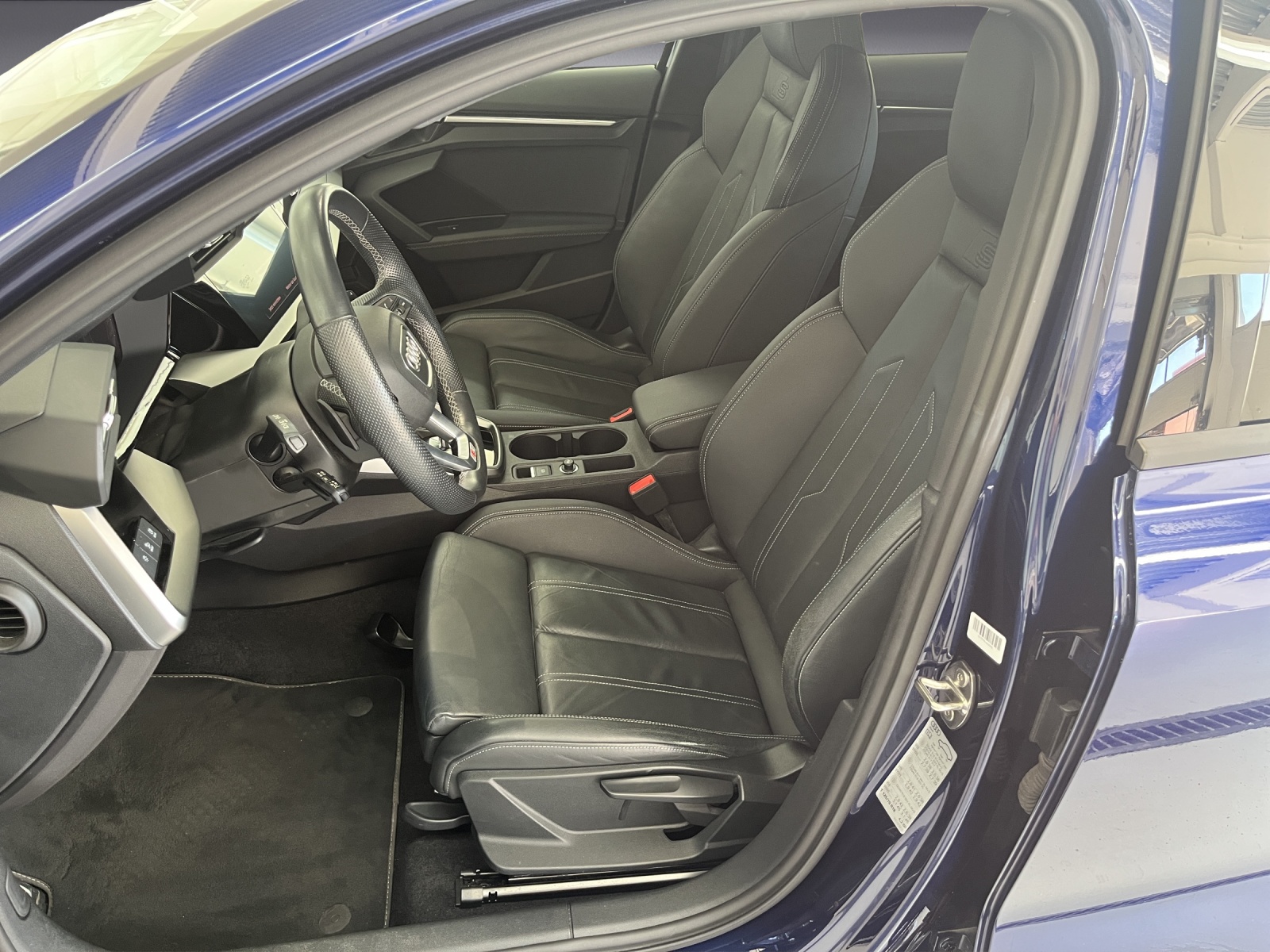 AUDI A3 Sportback 2.0 40 TFSI S Line quattro S-Tronic-image-7