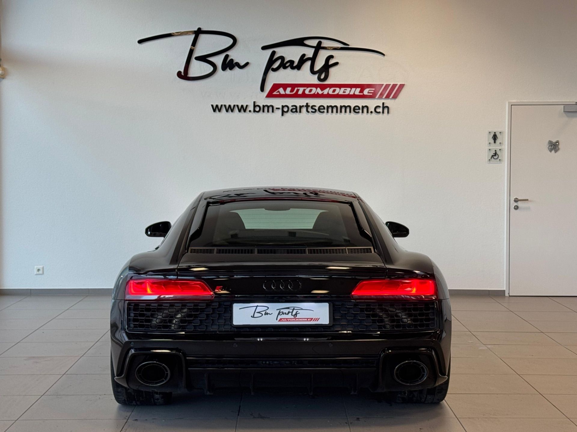 AUDI R8 Coupé RWD S-Tronic-image-3