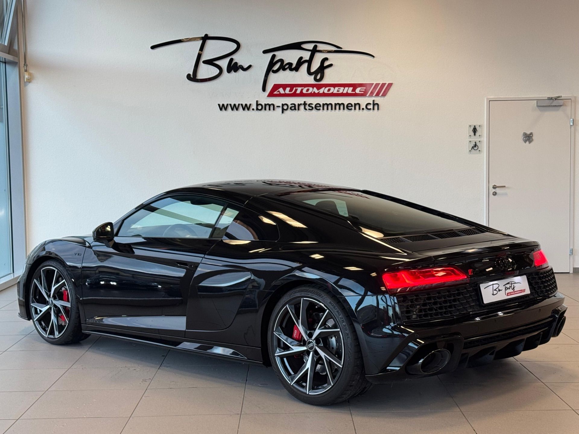 AUDI R8 Coupé RWD S-Tronic-image-2