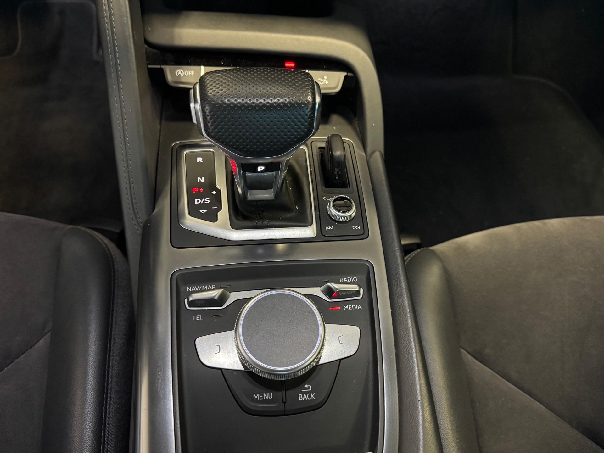 AUDI R8 Coupé RWD S-Tronic-image-12