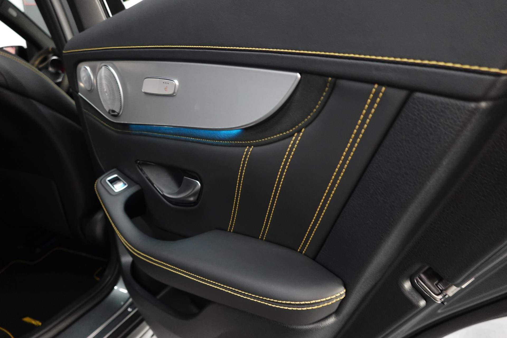 MERCEDES-BENZ GLC 63 S AMG EDITION 1 4-MATIC+9G-TRONIC DESIGNO FULL ON TOP 22"-image-51