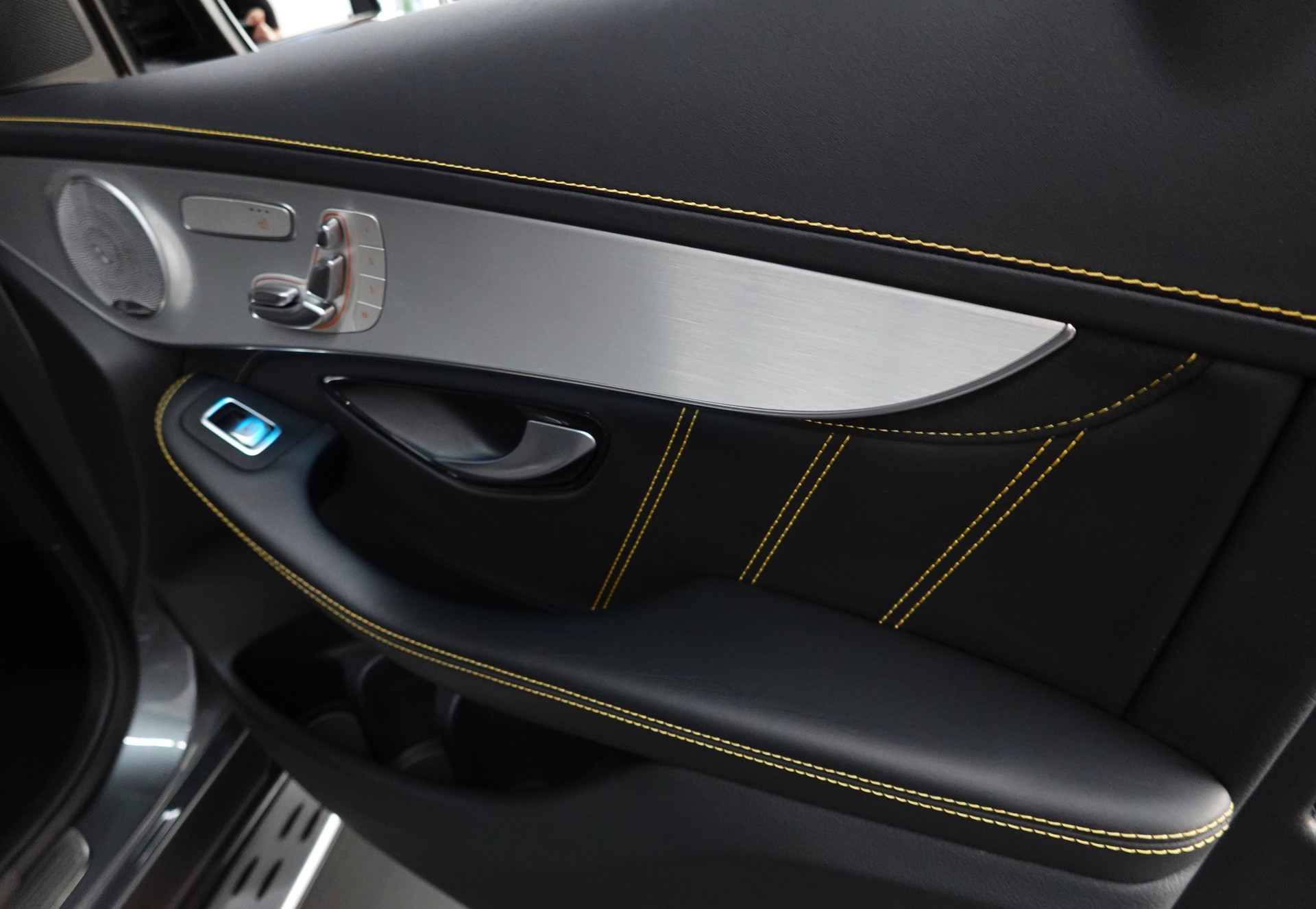 MERCEDES-BENZ GLC 63 S AMG EDITION 1 4-MATIC+9G-TRONIC DESIGNO FULL ON TOP 22"-image-60