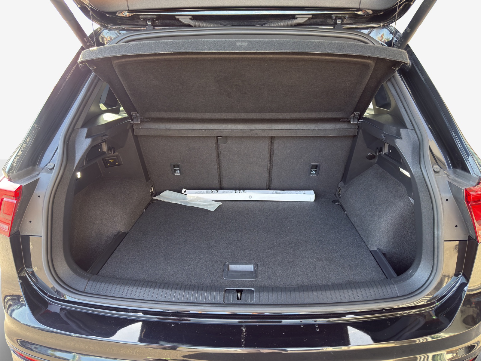 VW Tiguan 2.0TSI R-Line 4Motion DSG-image-12