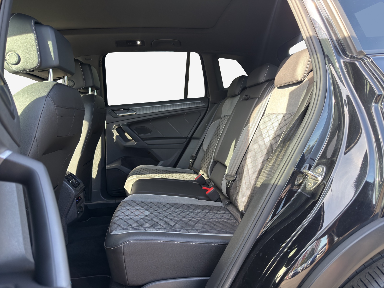 VW Tiguan 2.0TSI R-Line 4Motion DSG-image-11
