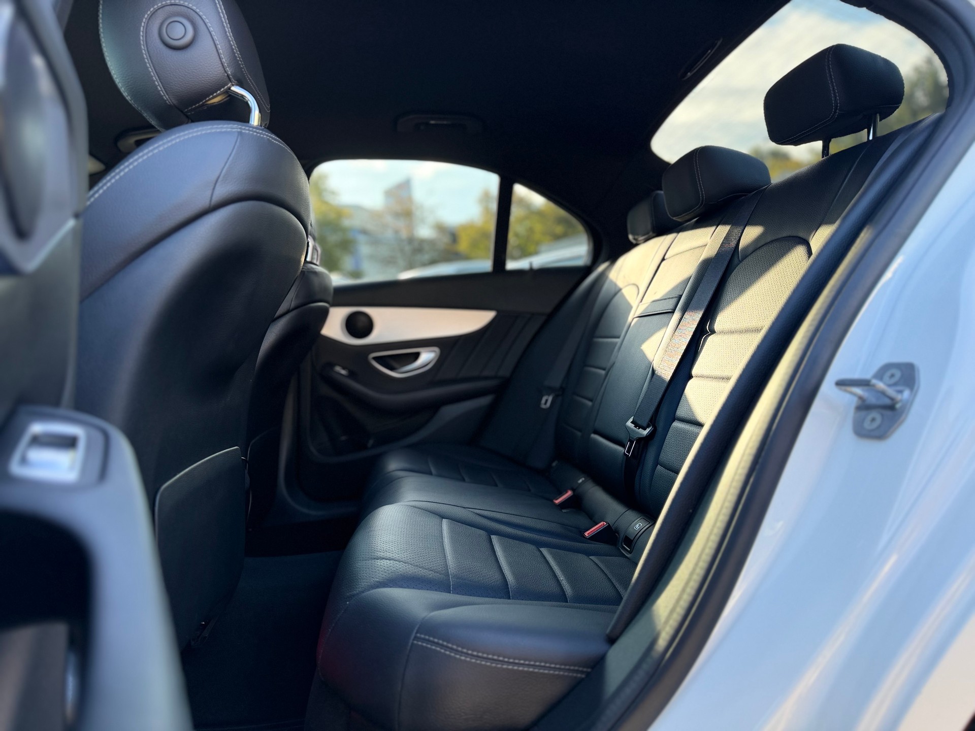 MERCEDES-BENZ C 200 AMG Line 4Matic 9G-Tronic-image-14