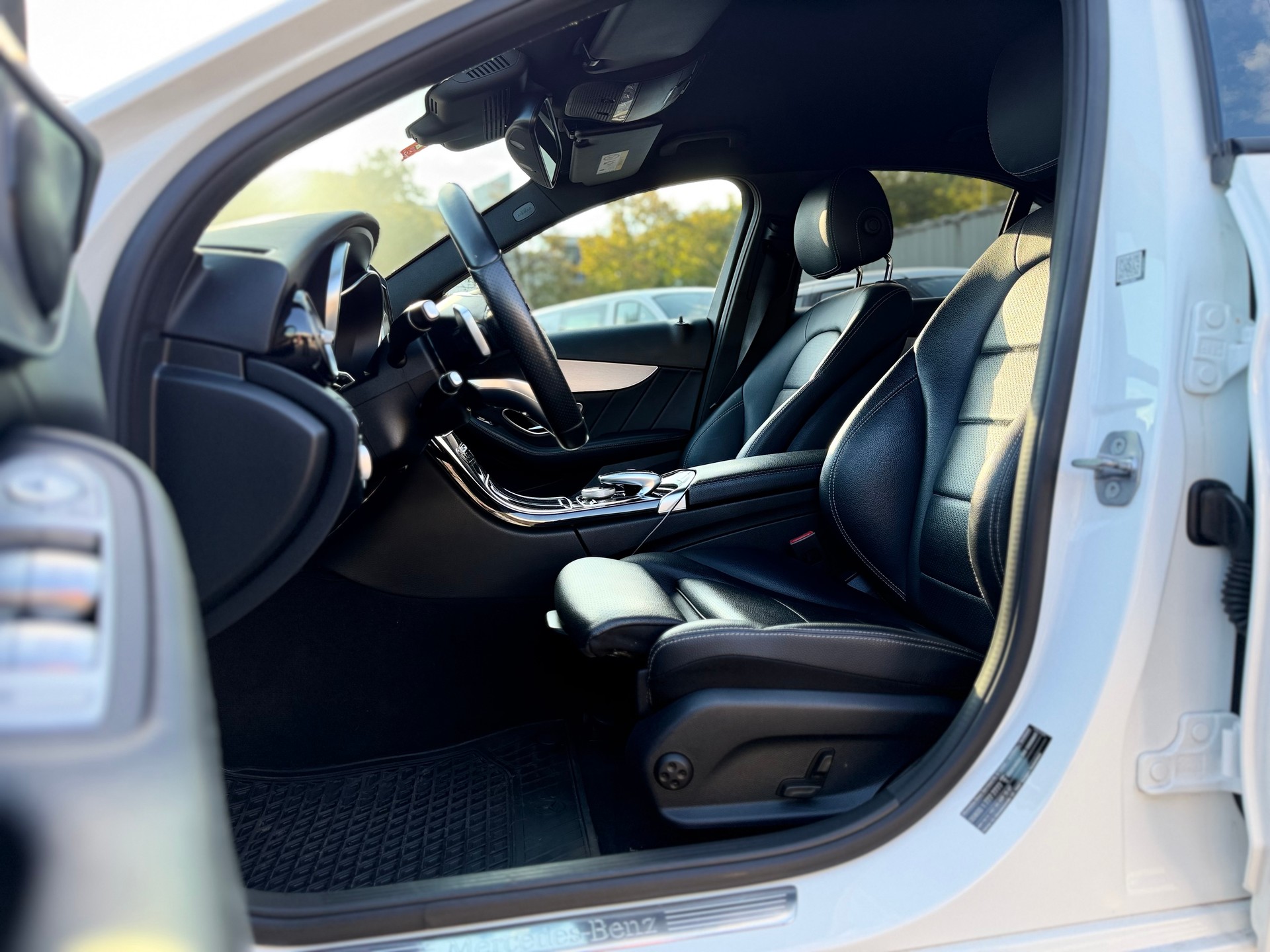 MERCEDES-BENZ C 200 AMG Line 4Matic 9G-Tronic-image-12