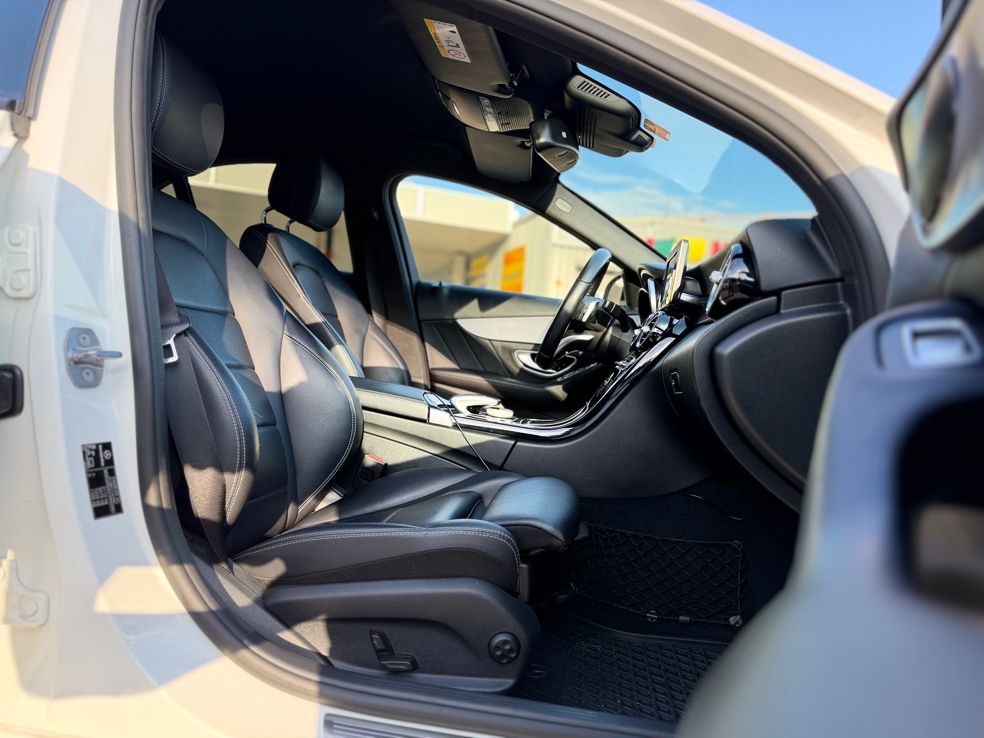 MERCEDES-BENZ C 200 AMG Line 4Matic 9G-Tronic-image-13