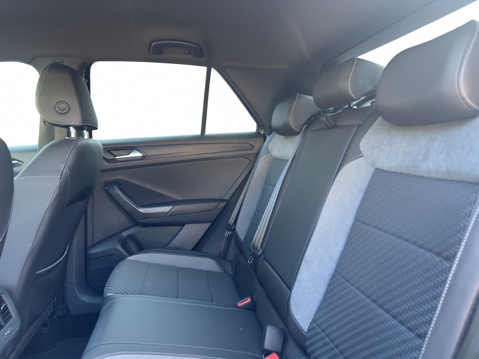 VW W T-Roc 2.0 TSI R-Line Sport DSG 4Motion-image-12