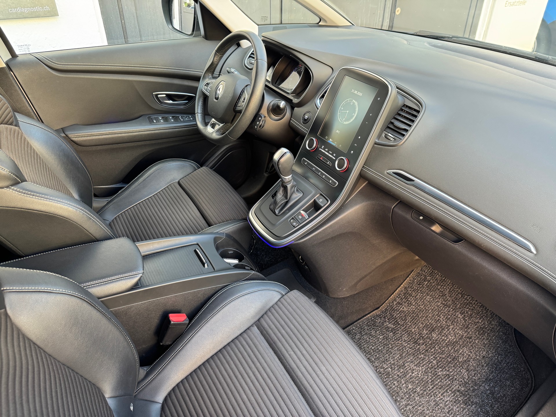 RENAULT Scénic 1.3 16V Turbo Intens EDC-image-10