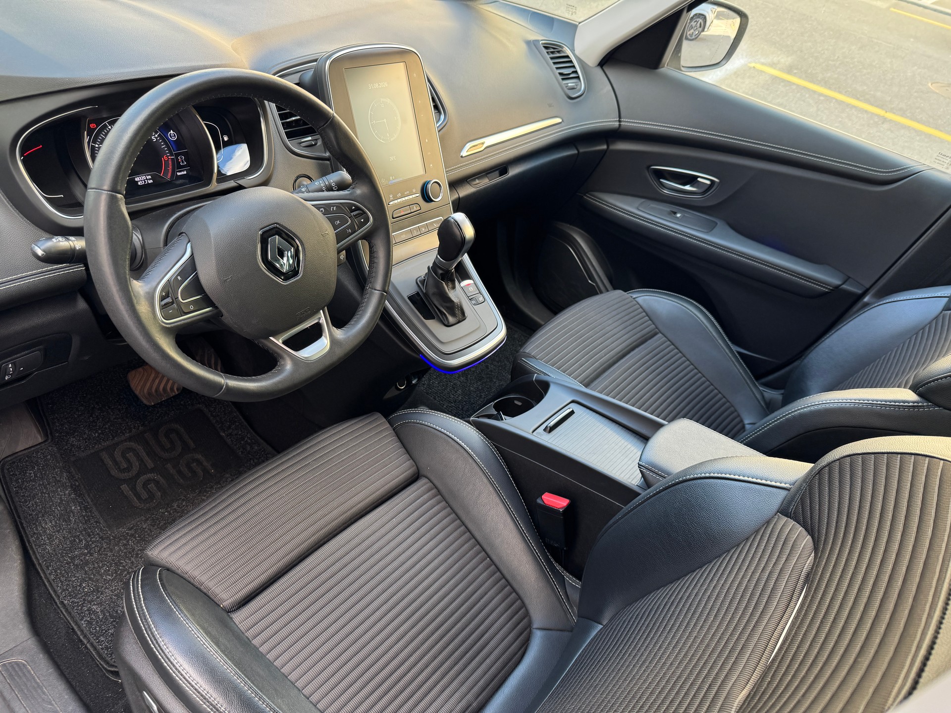 RENAULT Scénic 1.3 16V Turbo Intens EDC-image-8