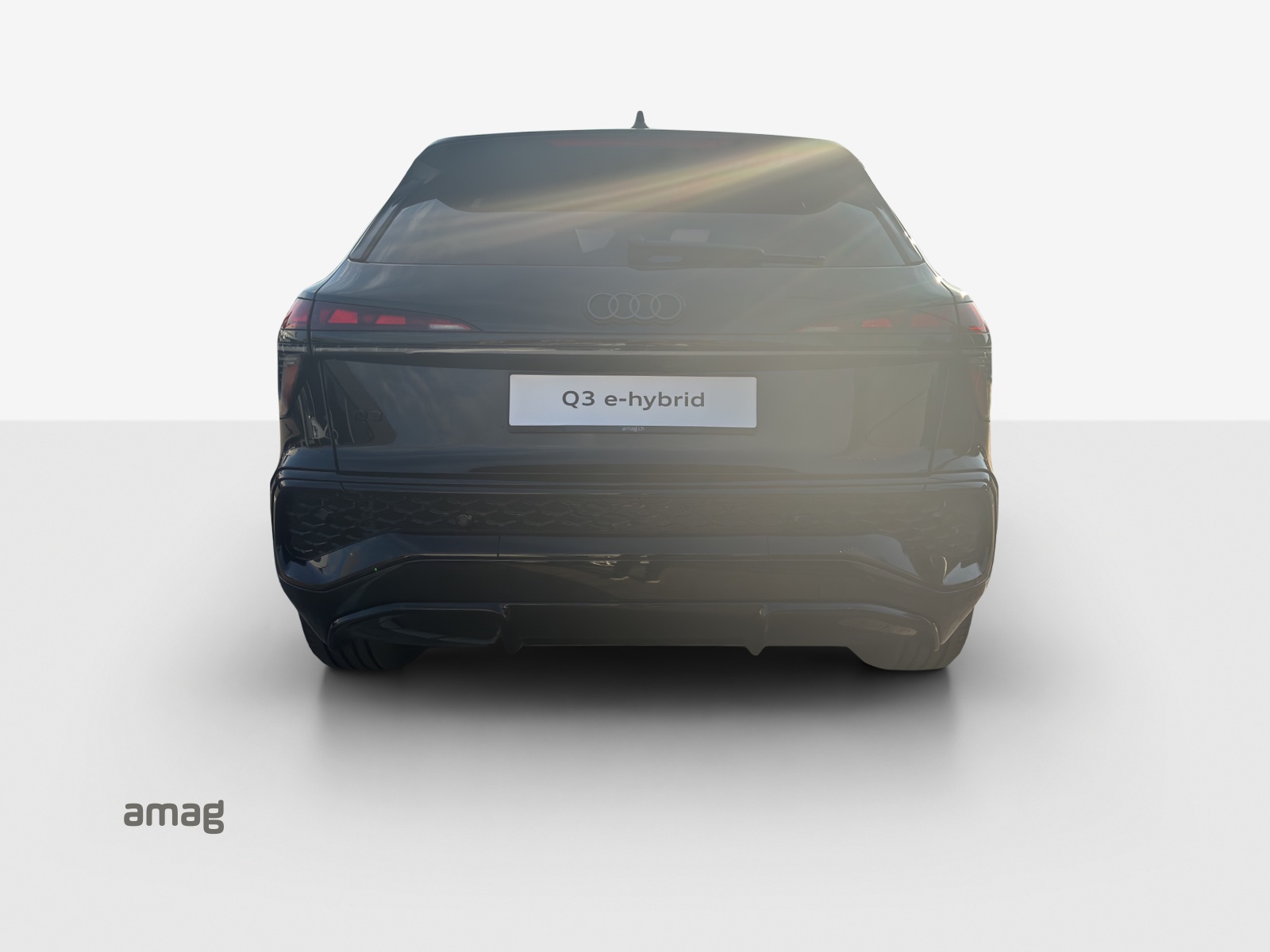 AUDI Q3 SUV e-hybrid 200 kW S tronig-showroom-element-3