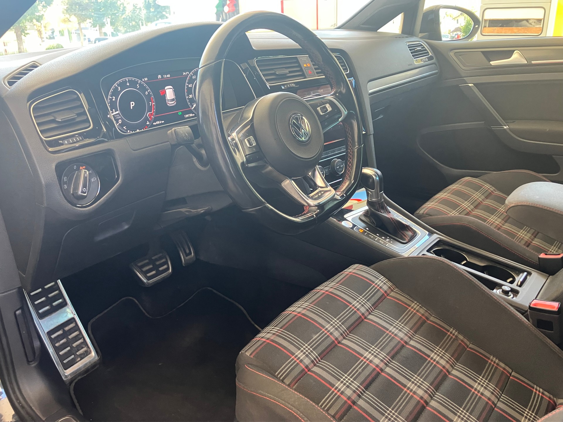 VW Golf 2.0 TSI GTI Performance DSG-image-1