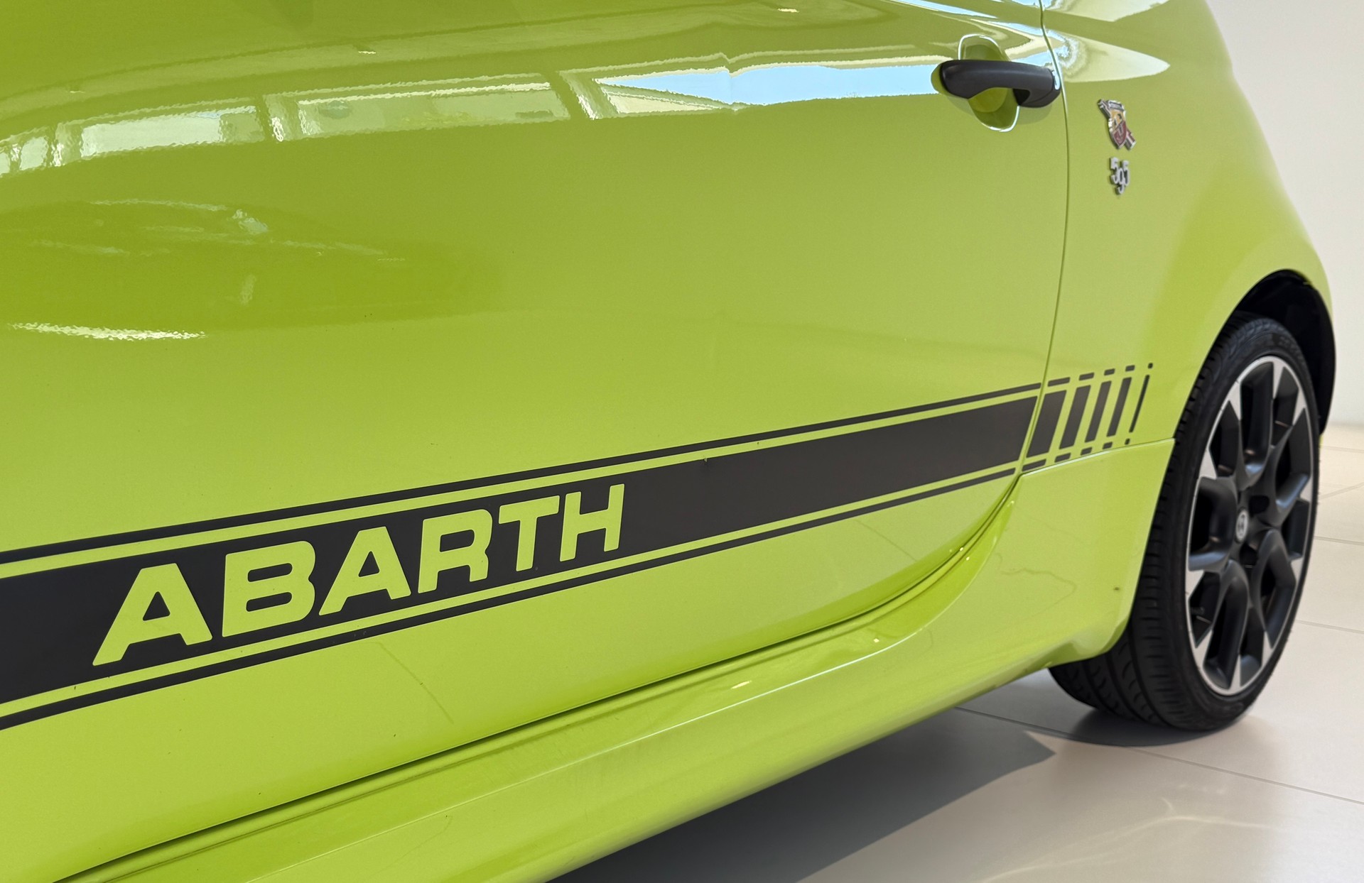 FIAT 595 1.4 16V Turbo Abarth Competizione ***CH-Fahrzeug***Sonderlackierung***Sitzheizung***180PS***-image-4
