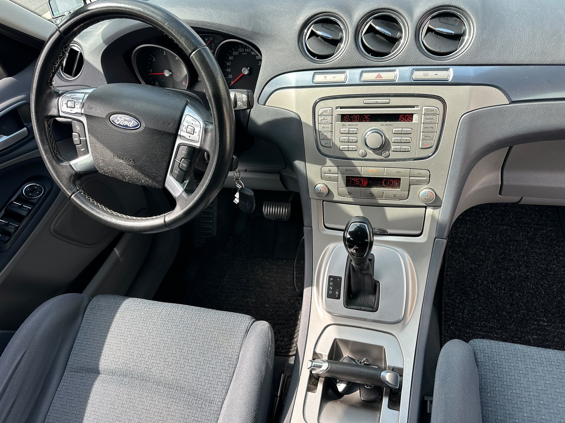 FORD S-Max 2.0 TDCi Titanium Automatic-image-9