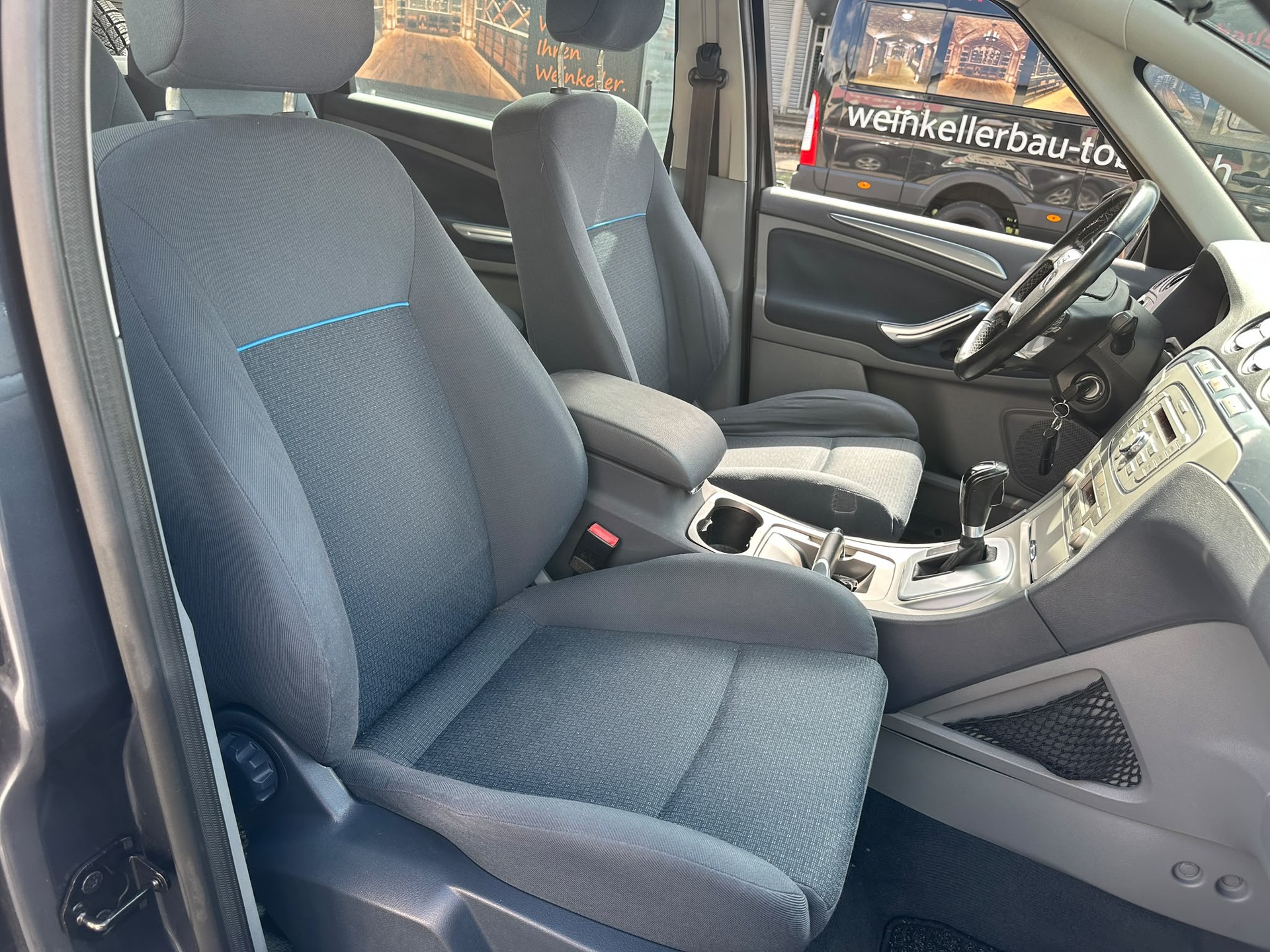 FORD S-Max 2.0 TDCi Titanium Automatic-image-11