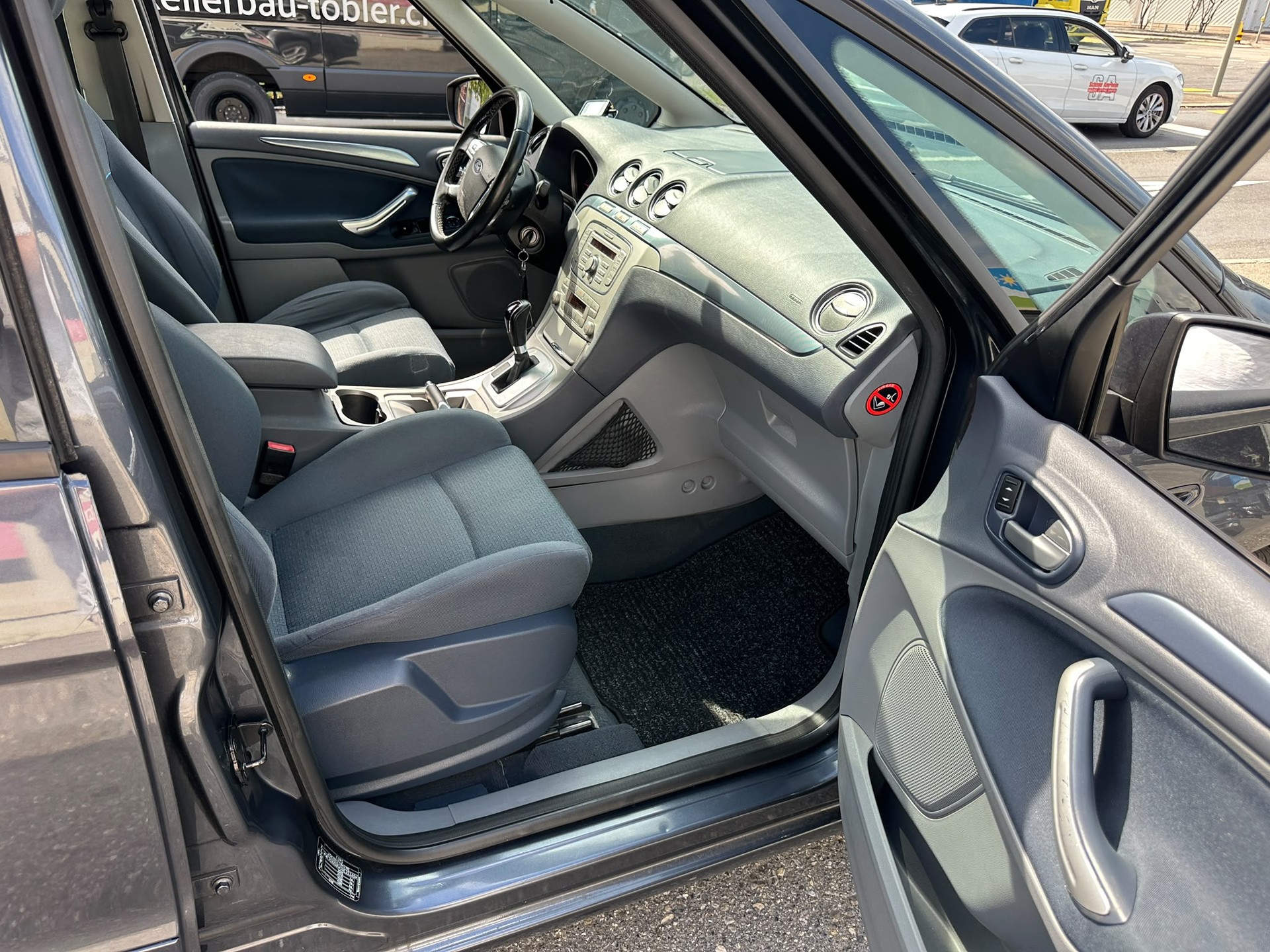 FORD S-Max 2.0 TDCi Titanium Automatic-image-10