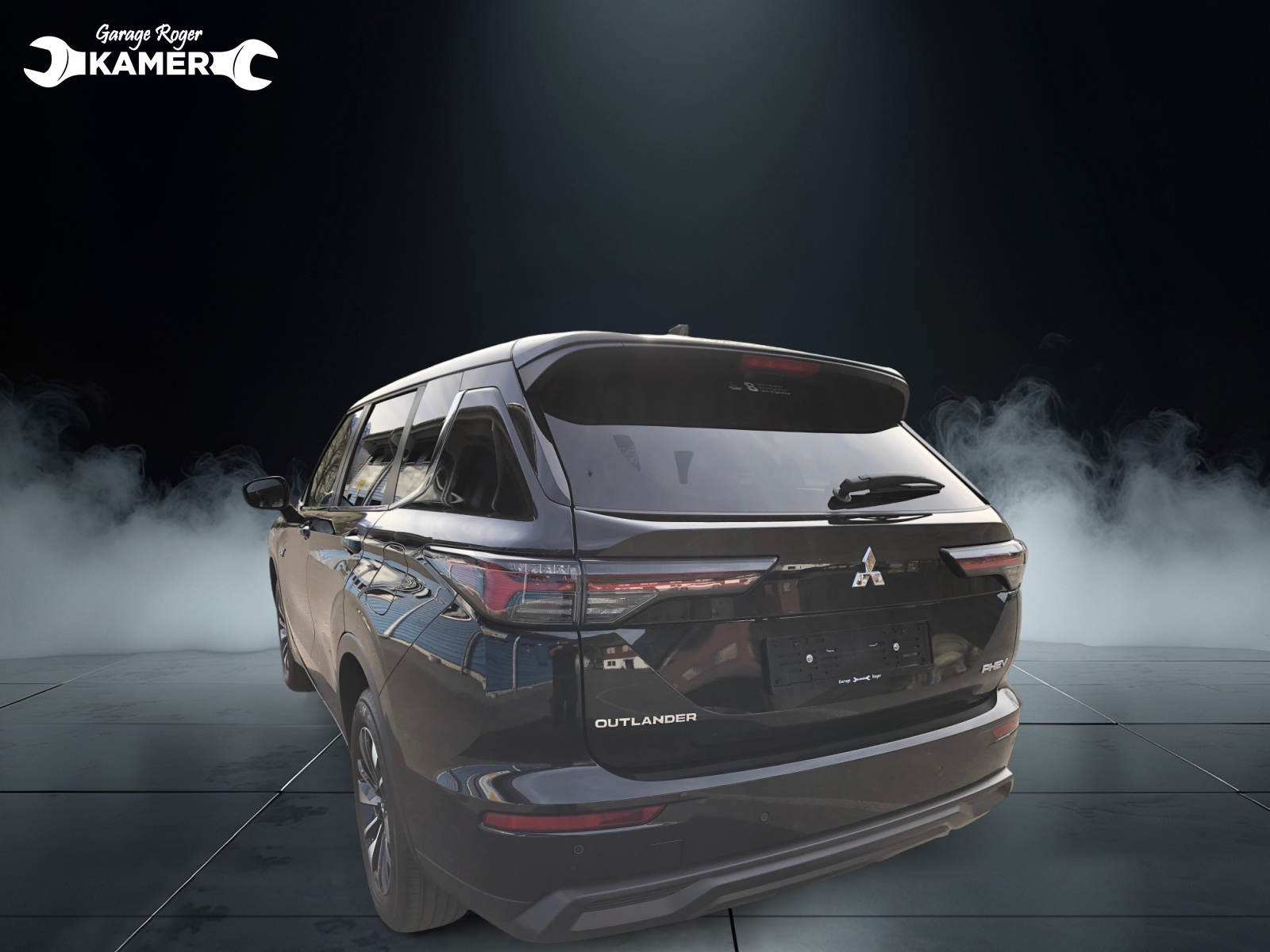 MITSUBISHI Outlander 2.4 PHEV Invite 4WD Automatic-image-3