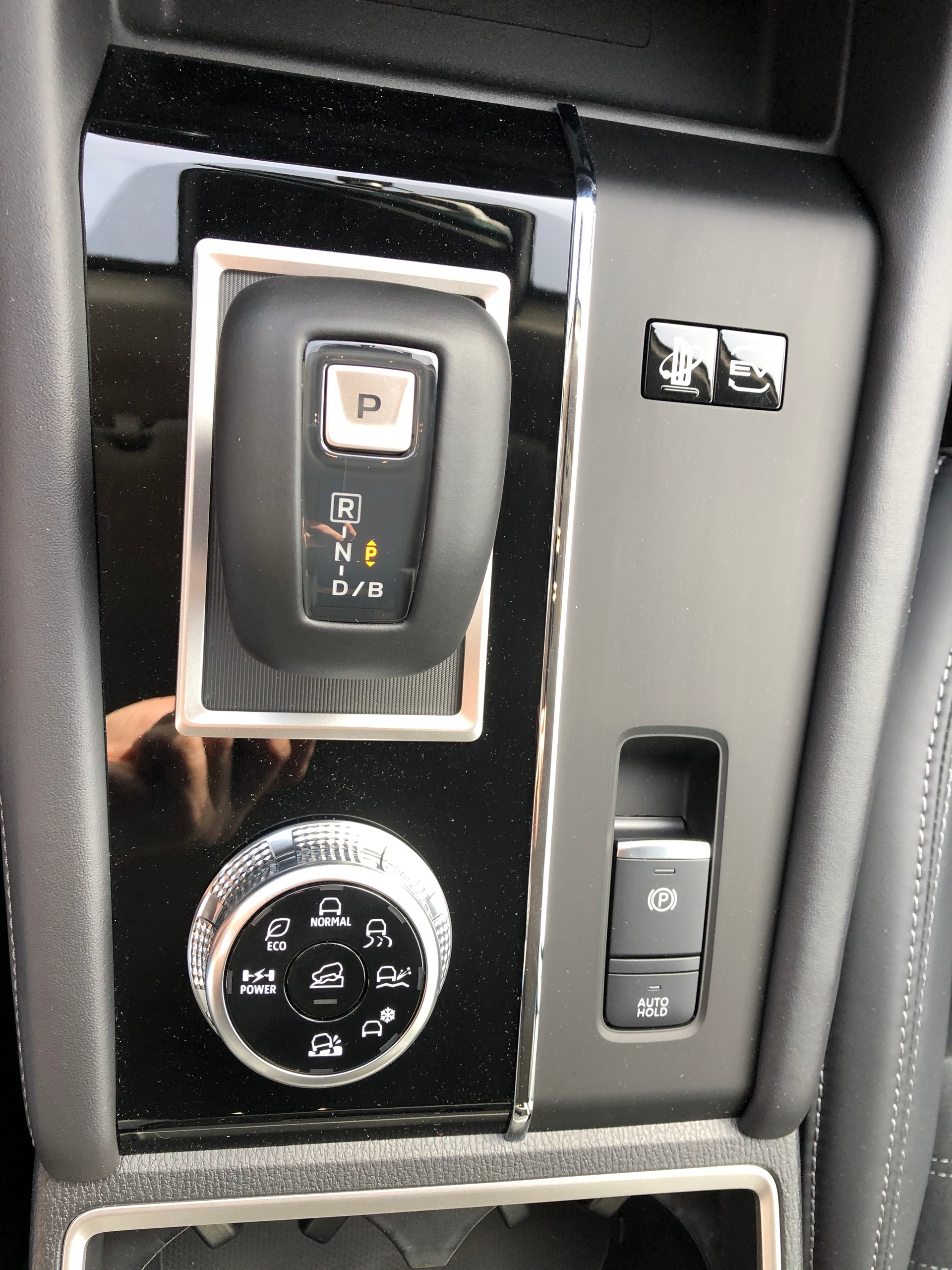 MITSUBISHI Outlander 2.4 PHEV Invite 4WD Automatic-image-11