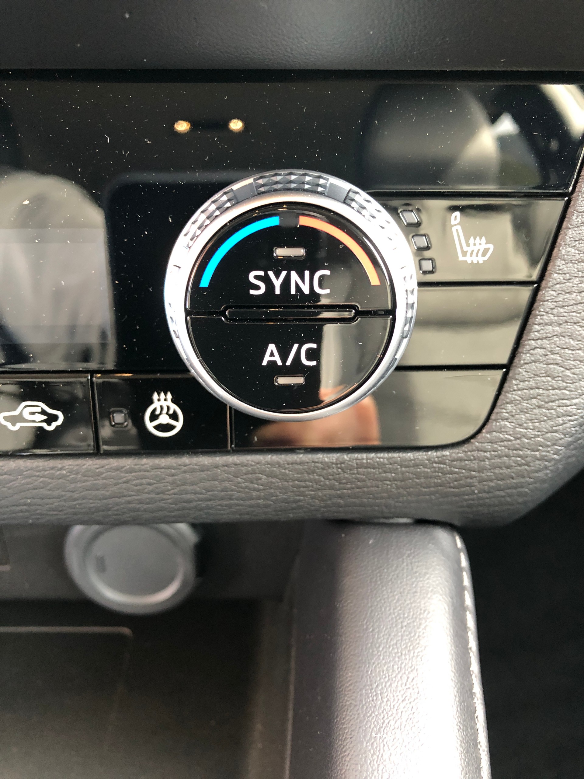 MITSUBISHI Outlander 2.4 PHEV Invite 4WD Automatic-image-14