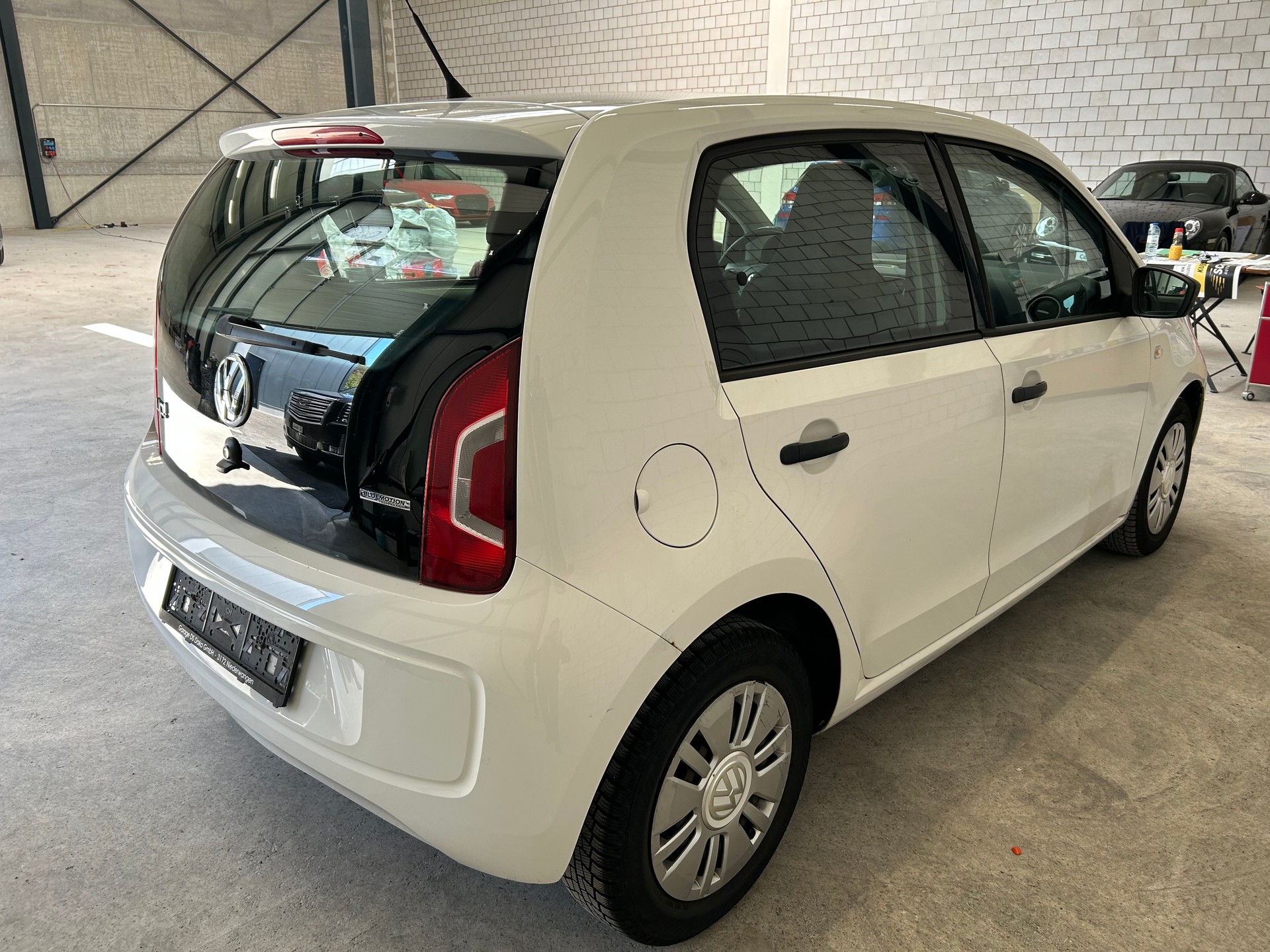 VW Up 1.0 BMT white up-image-3