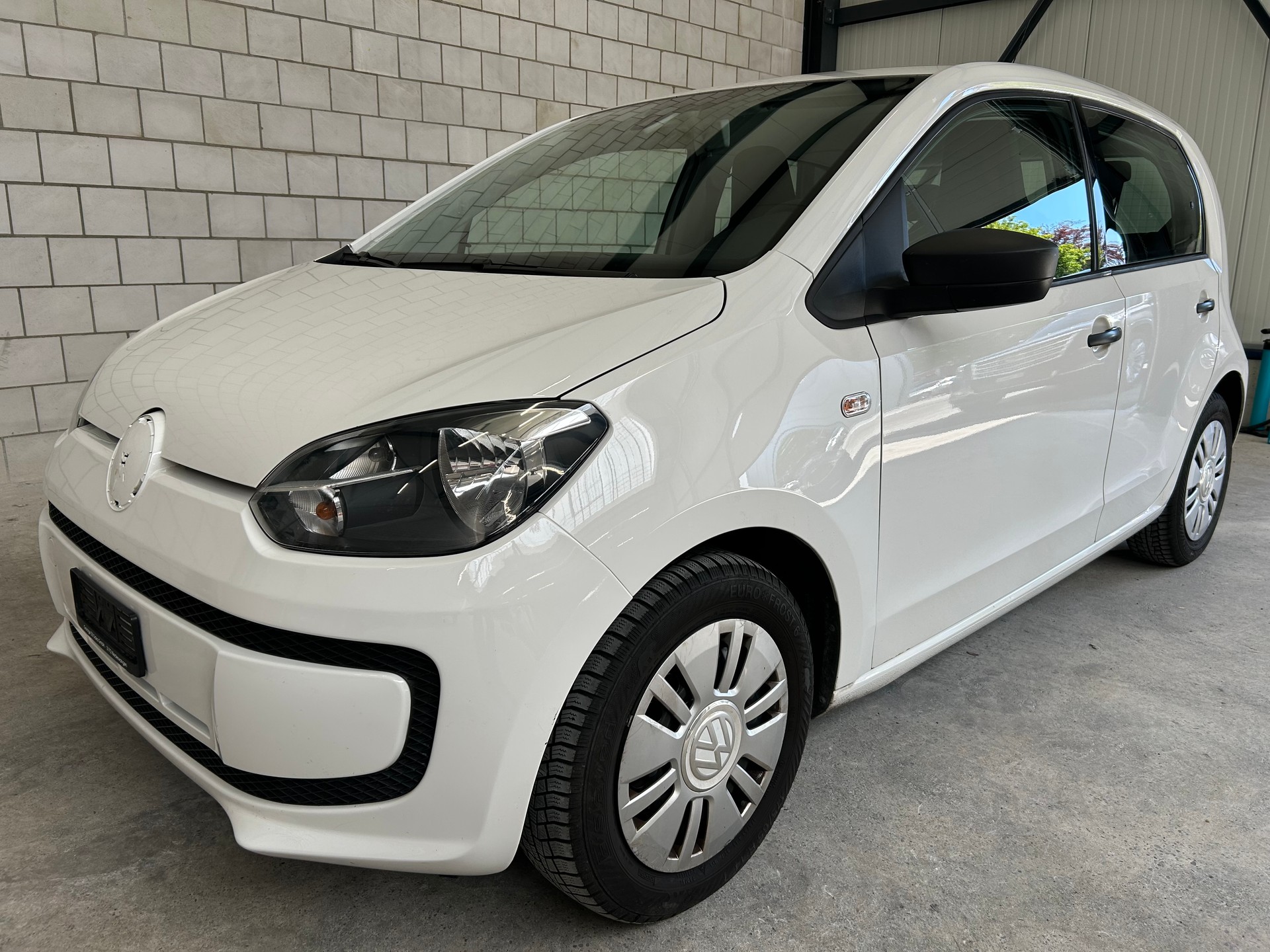 VW Up 1.0 BMT white up-image-1
