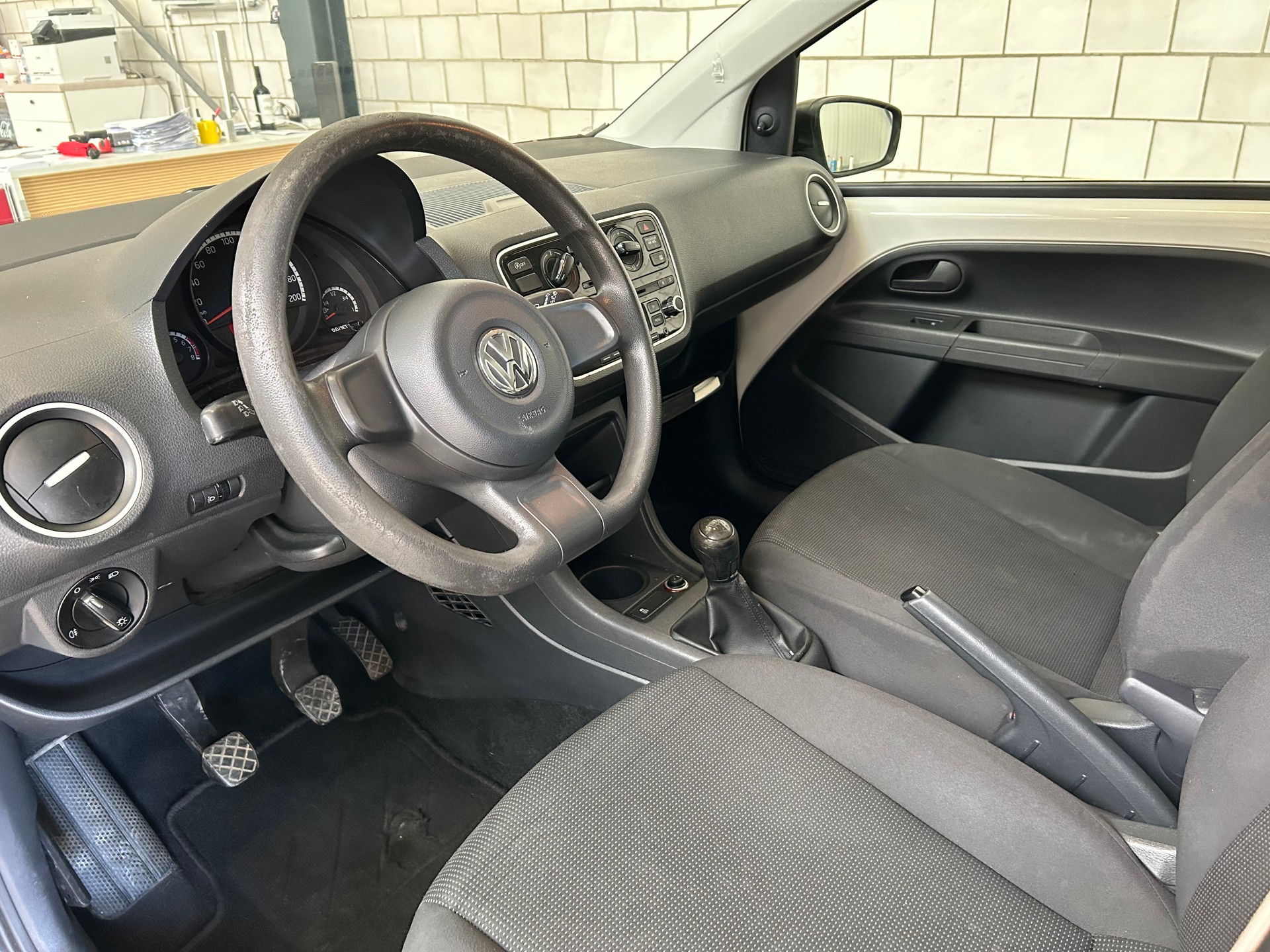 VW Up 1.0 BMT white up-image-5