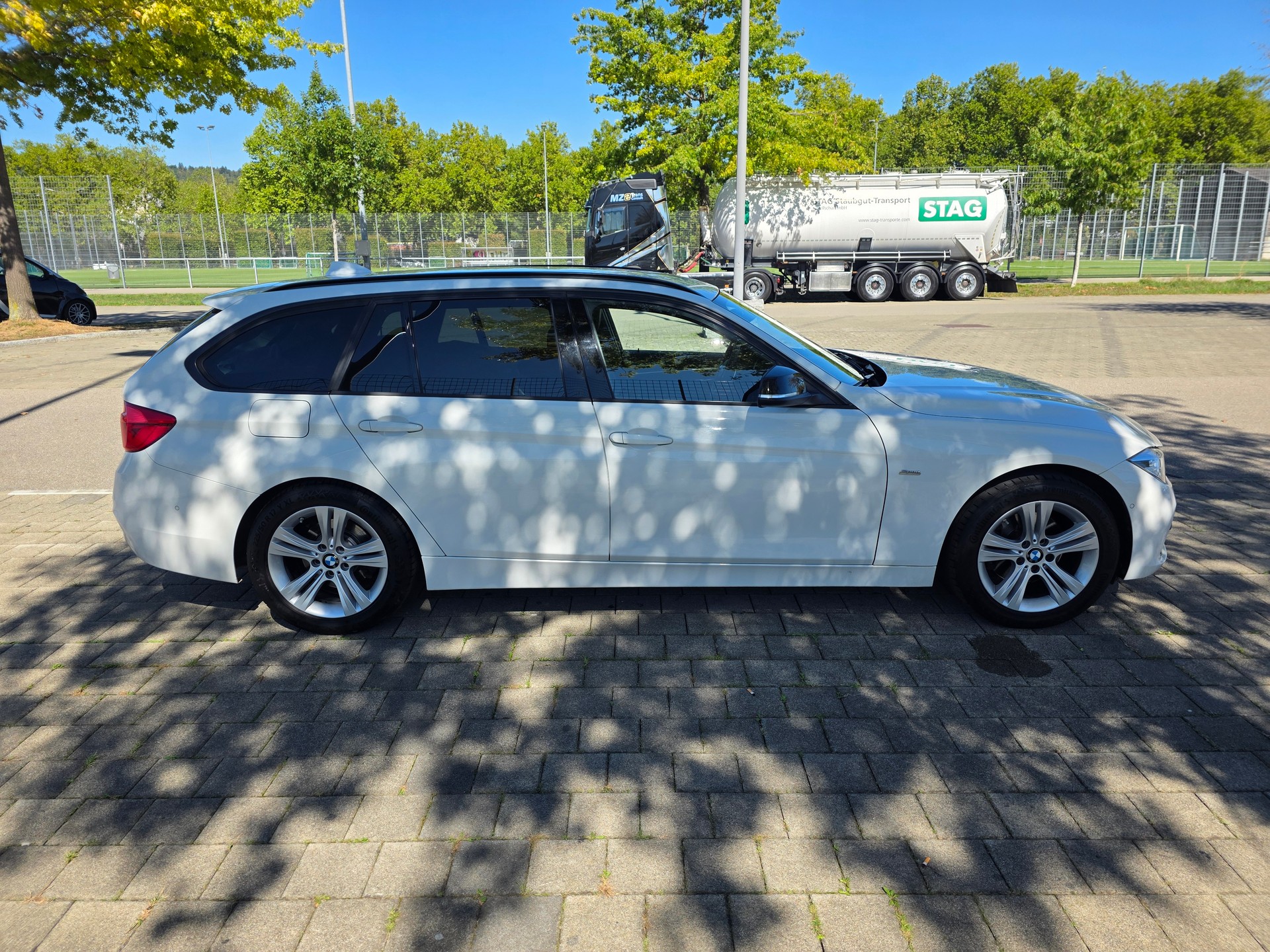 BMW 320d xDrive Touring Sport Line Steptronic-image-3