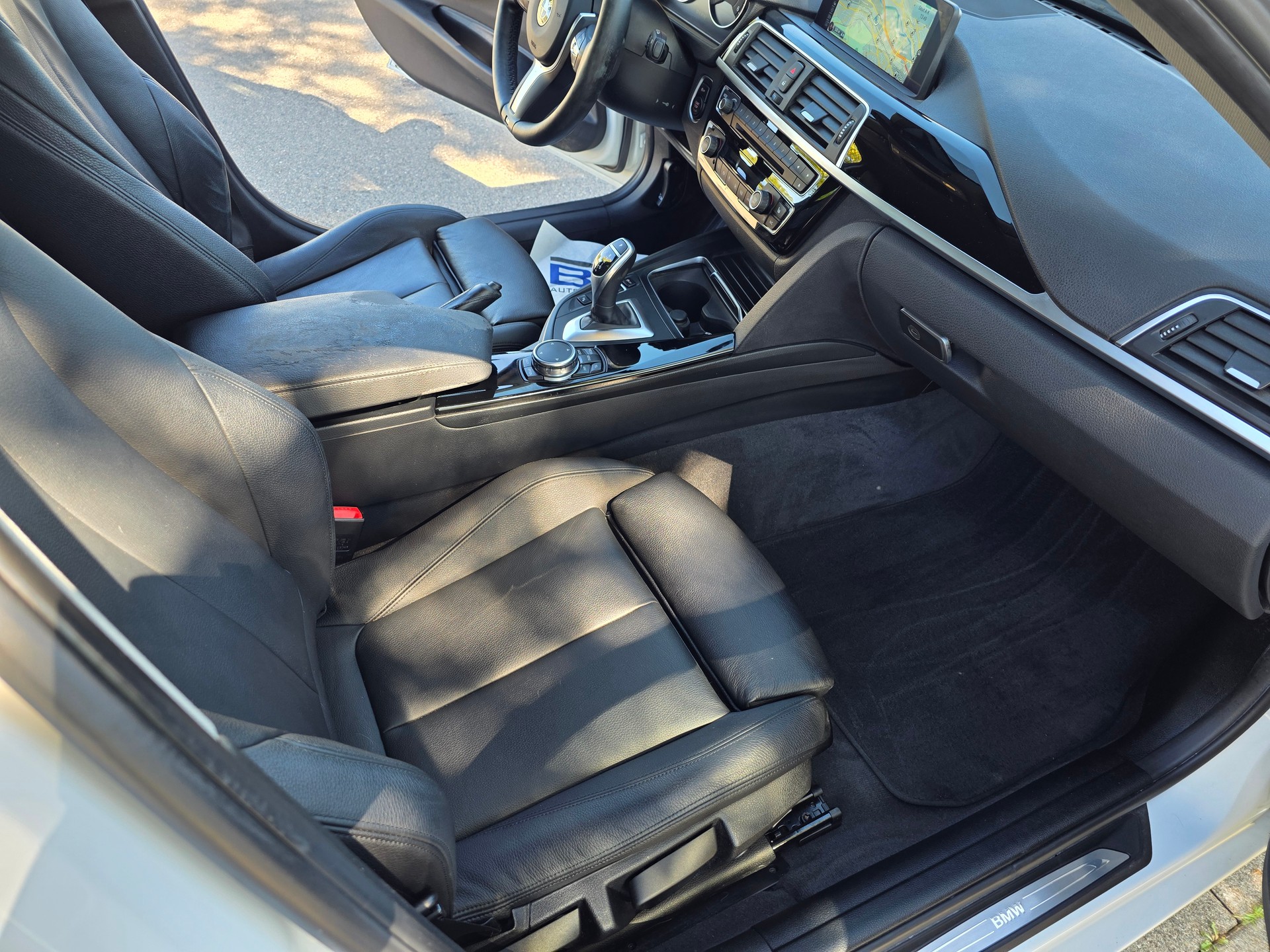 BMW 320d xDrive Touring Sport Line Steptronic-image-12