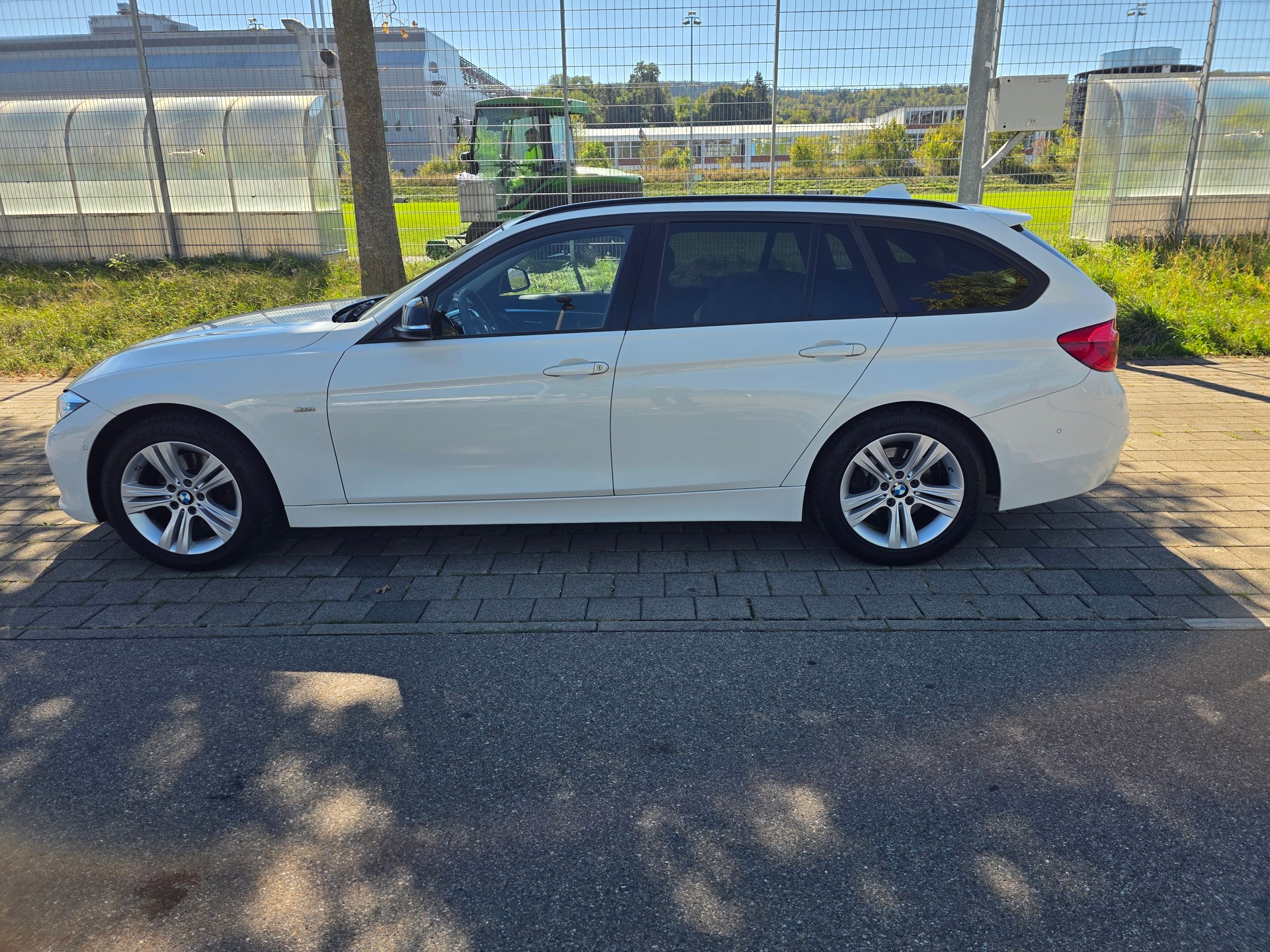 BMW 320d xDrive Touring Sport Line Steptronic-image-8