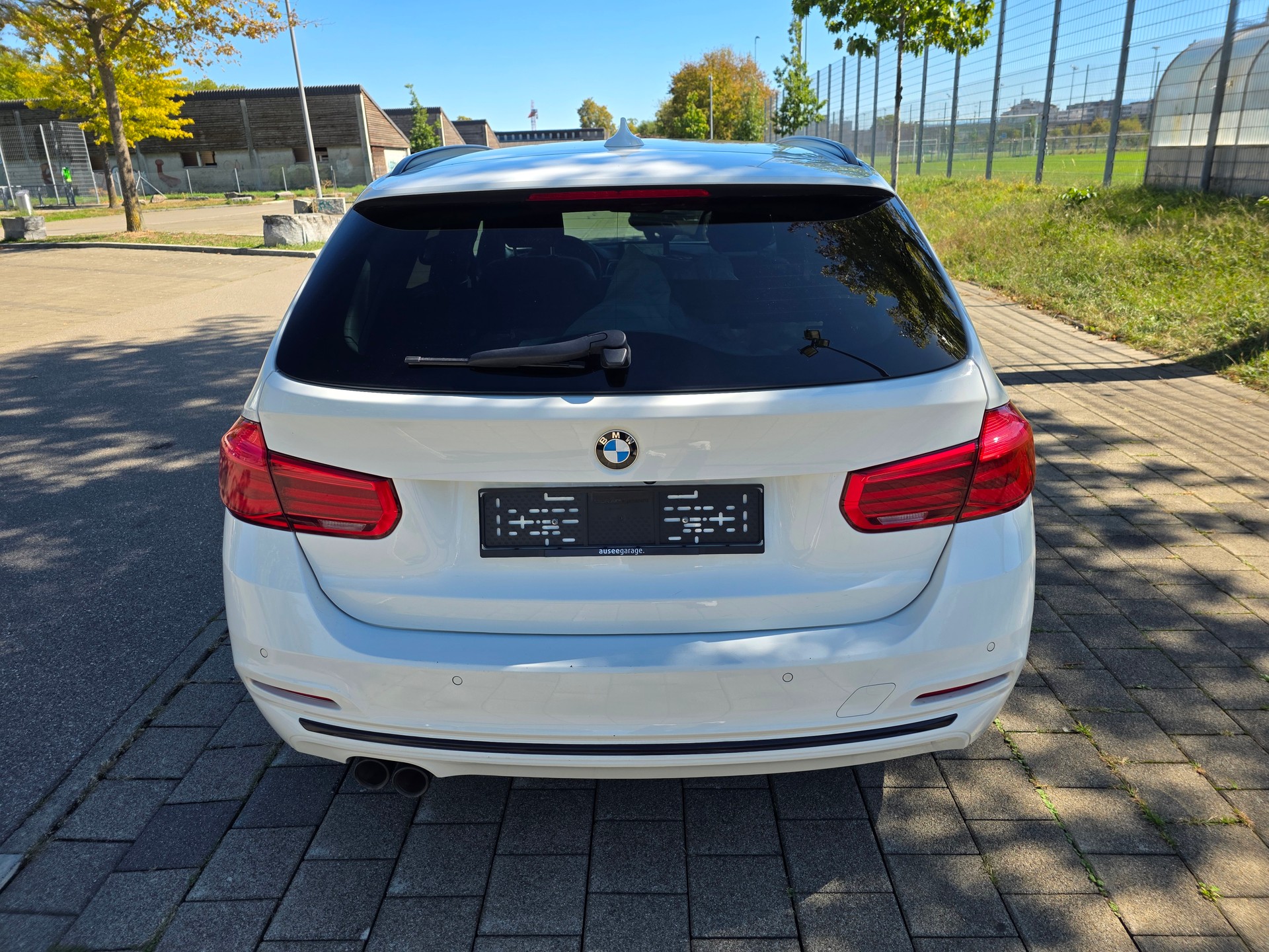 BMW 320d xDrive Touring Sport Line Steptronic-image-5