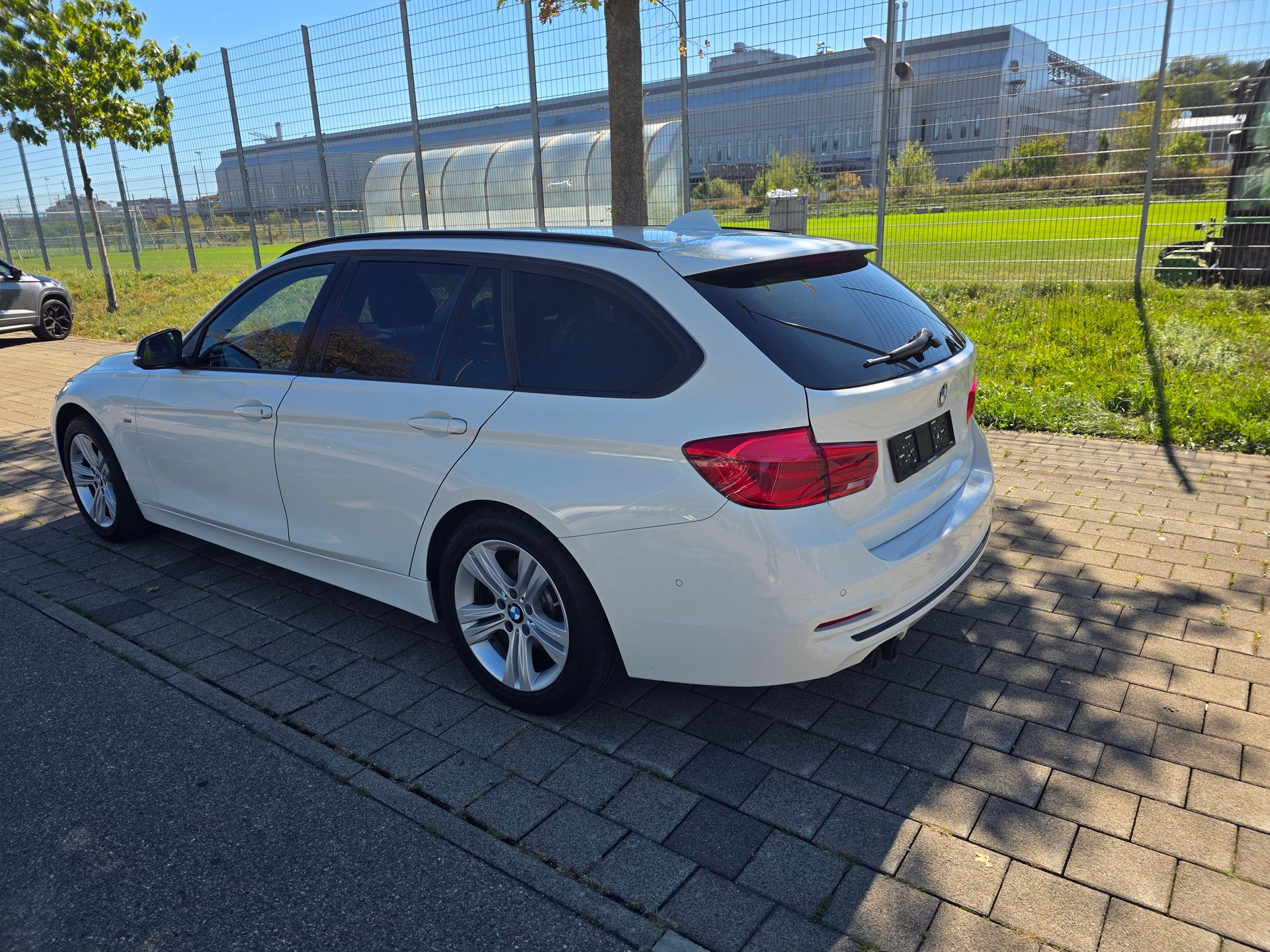 BMW 320d xDrive Touring Sport Line Steptronic-image-7