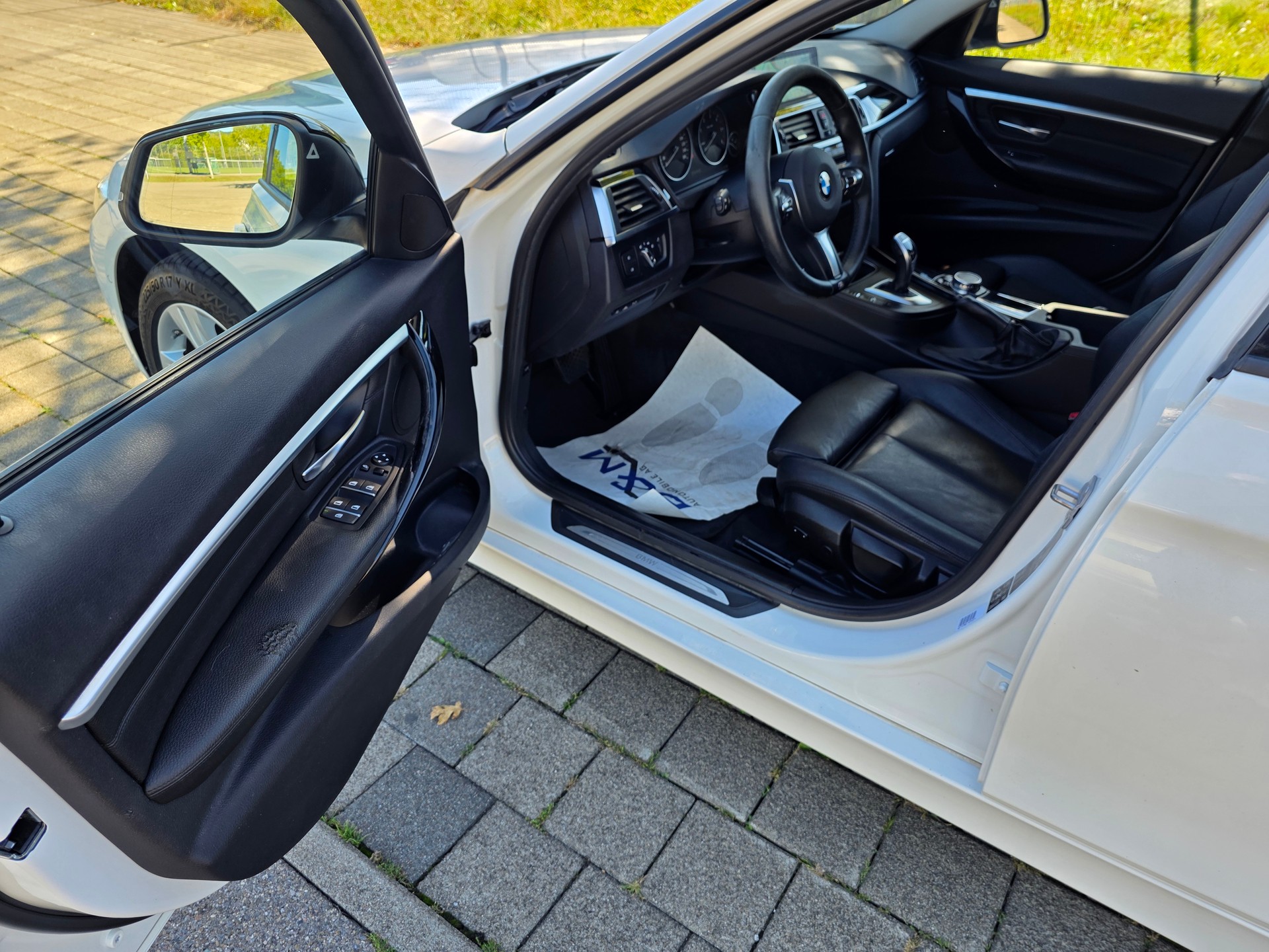 BMW 320d xDrive Touring Sport Line Steptronic-image-9