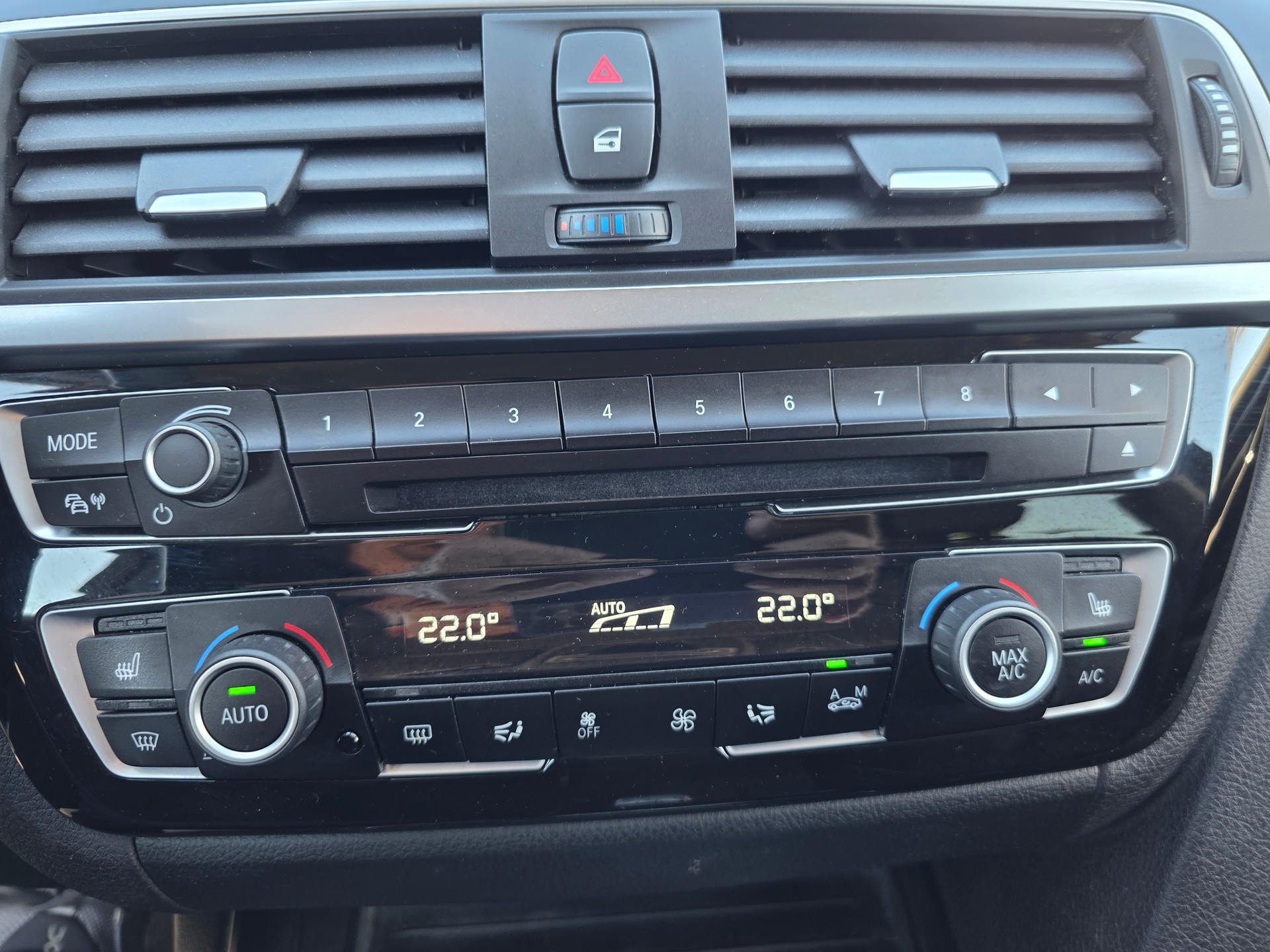 BMW 320d xDrive Touring Sport Line Steptronic-image-17