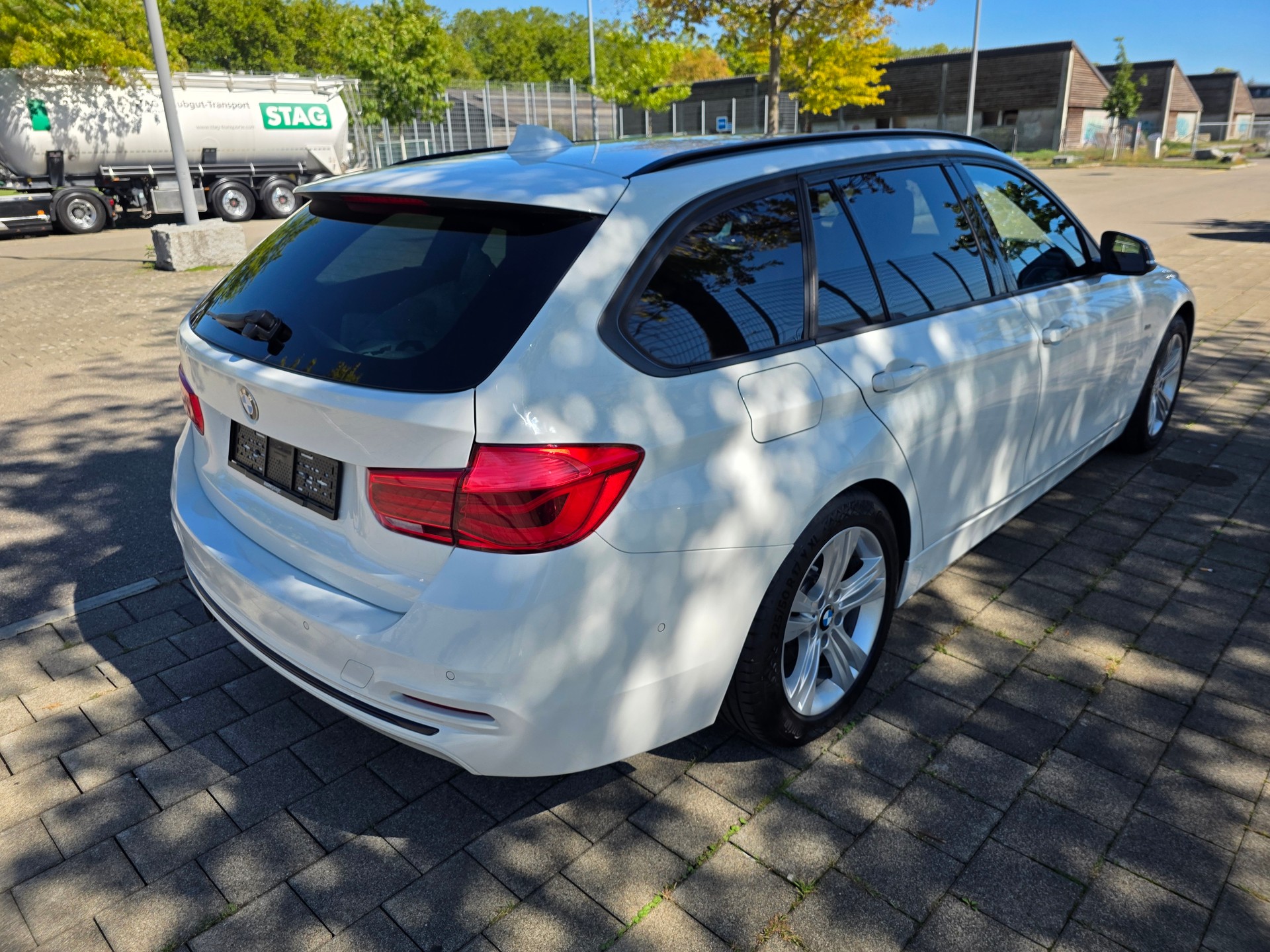BMW 320d xDrive Touring Sport Line Steptronic-image-4