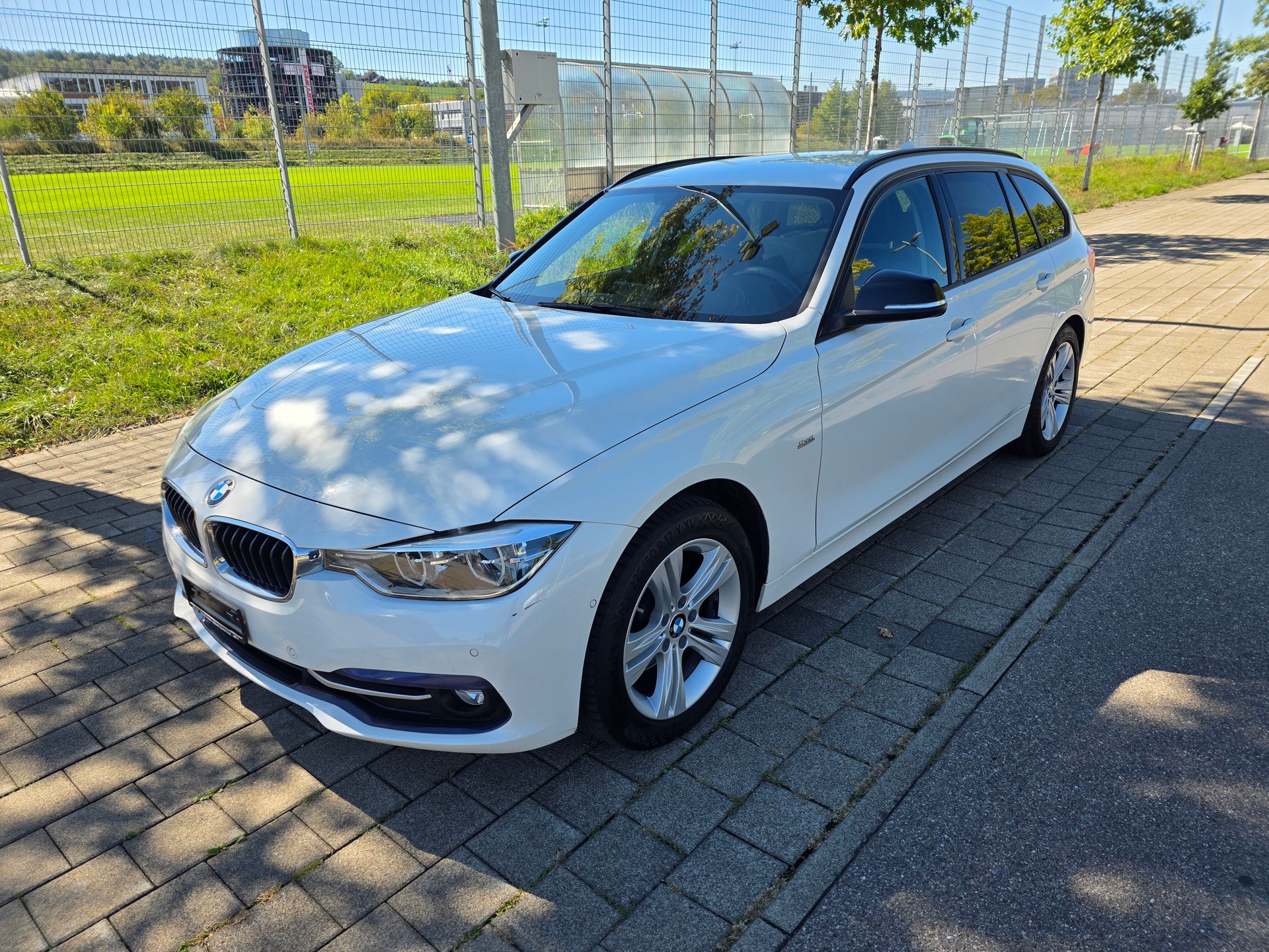 BMW 320d xDrive Touring Sport Line Steptronic-image-1