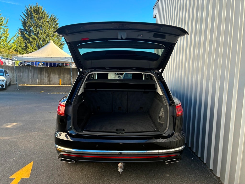 VW Touareg 3.0 TDI Elegance Tiptronic-image-5