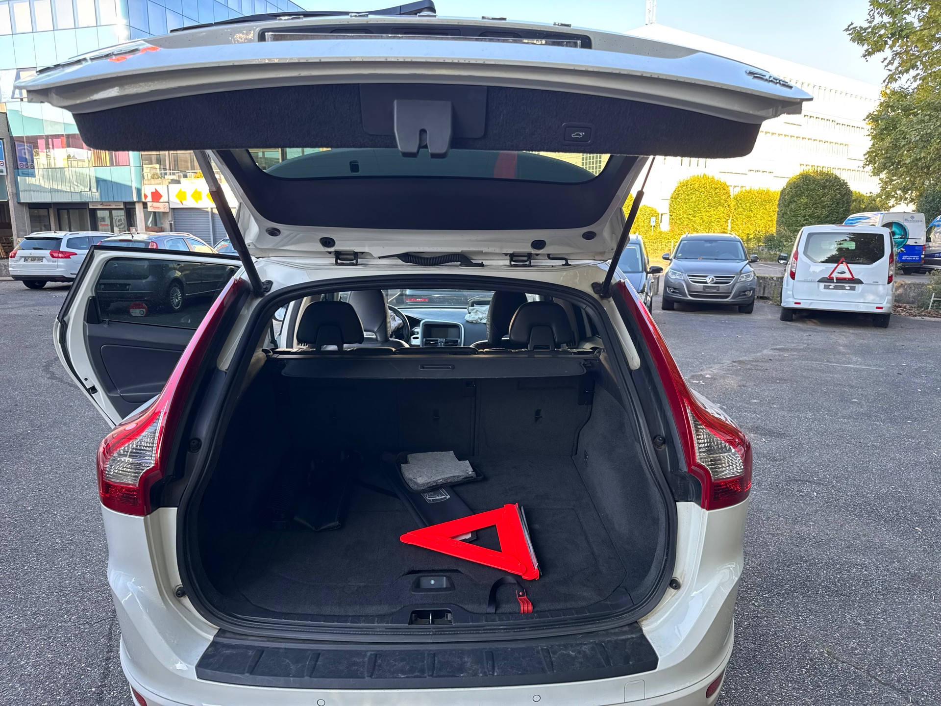 VOLVO XC60 D3 AWD R-Design Geartronic-image-13