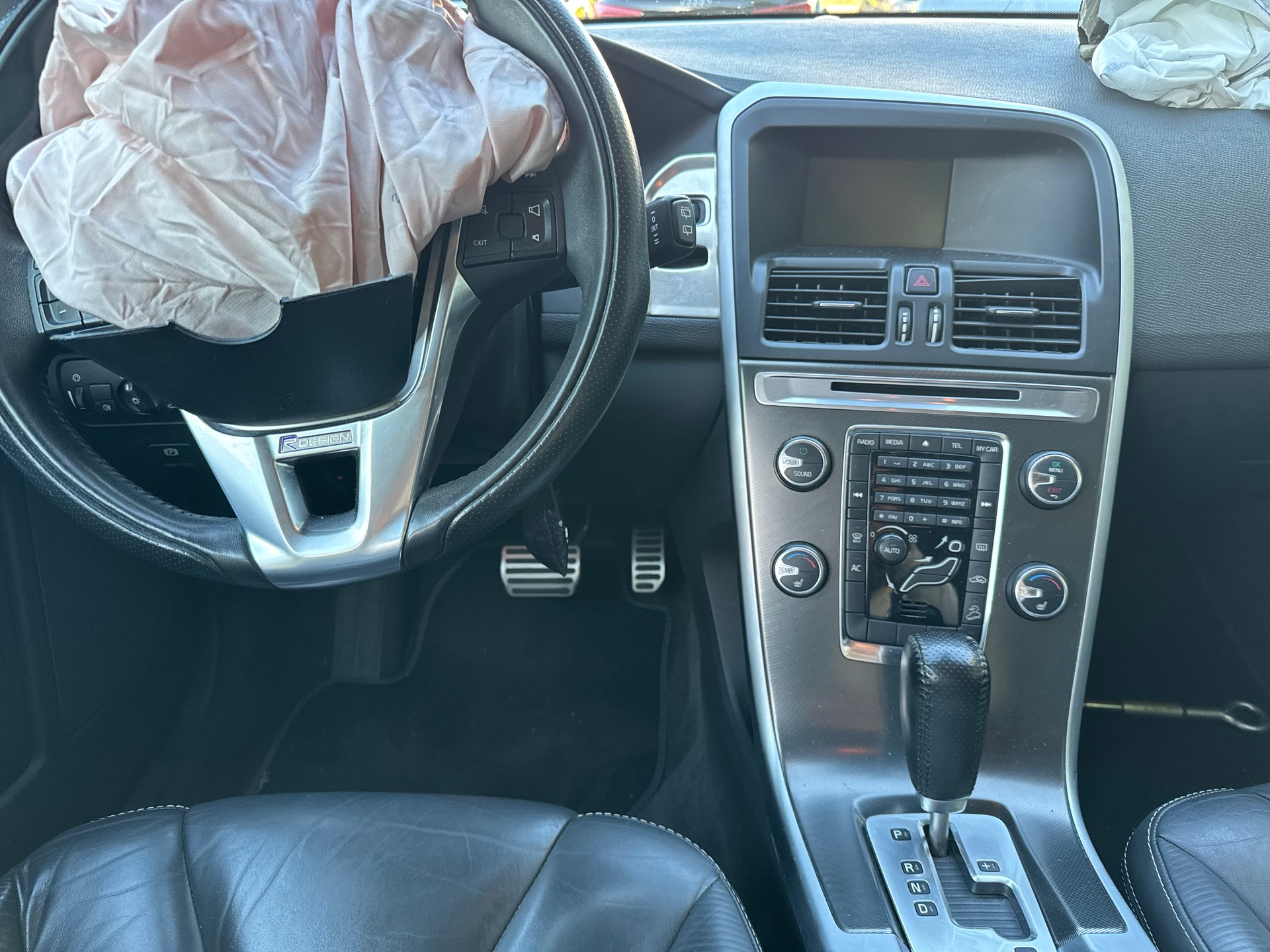 VOLVO XC60 D3 AWD R-Design Geartronic-image-17