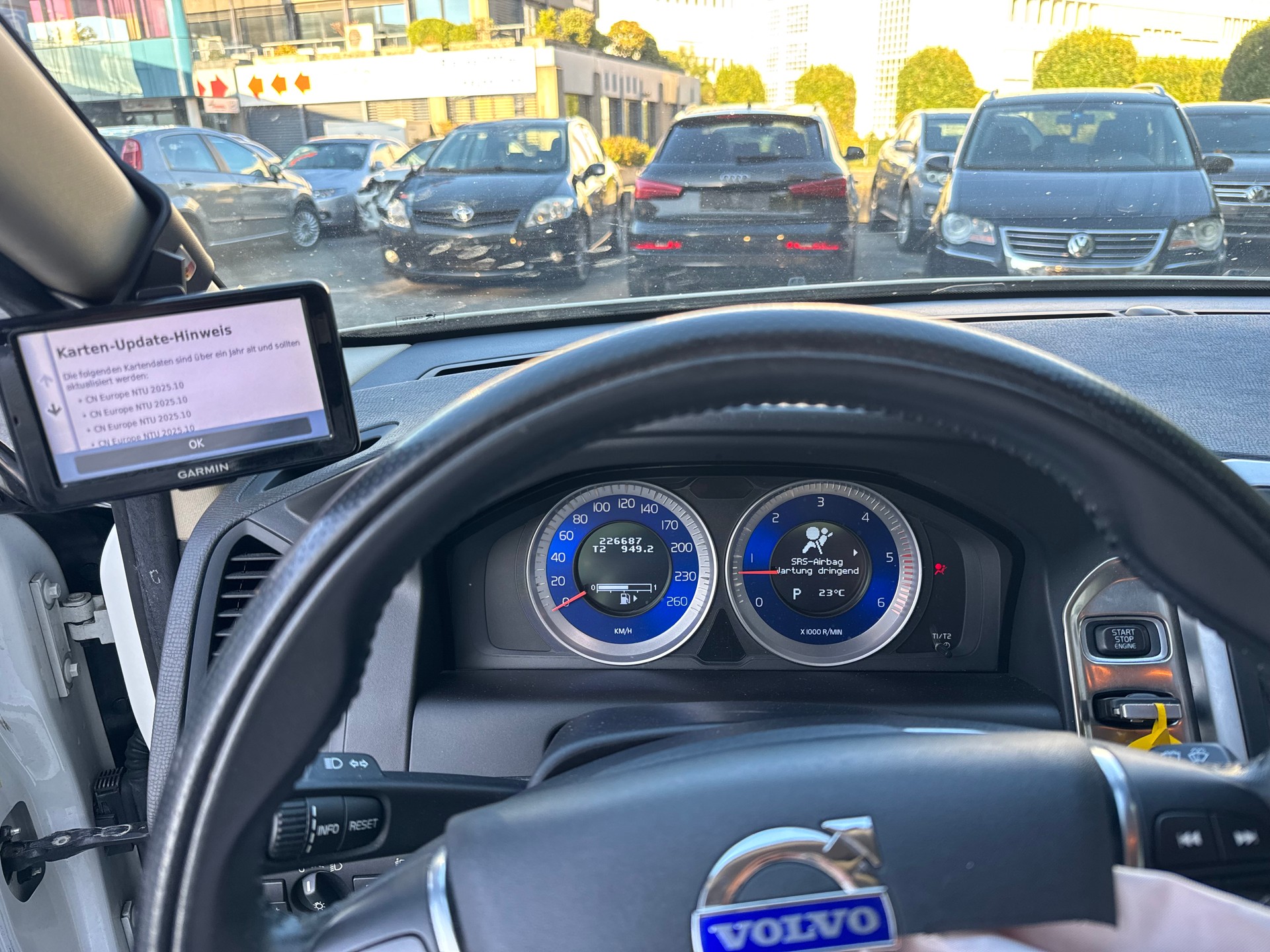 VOLVO XC60 D3 AWD R-Design Geartronic-image-14