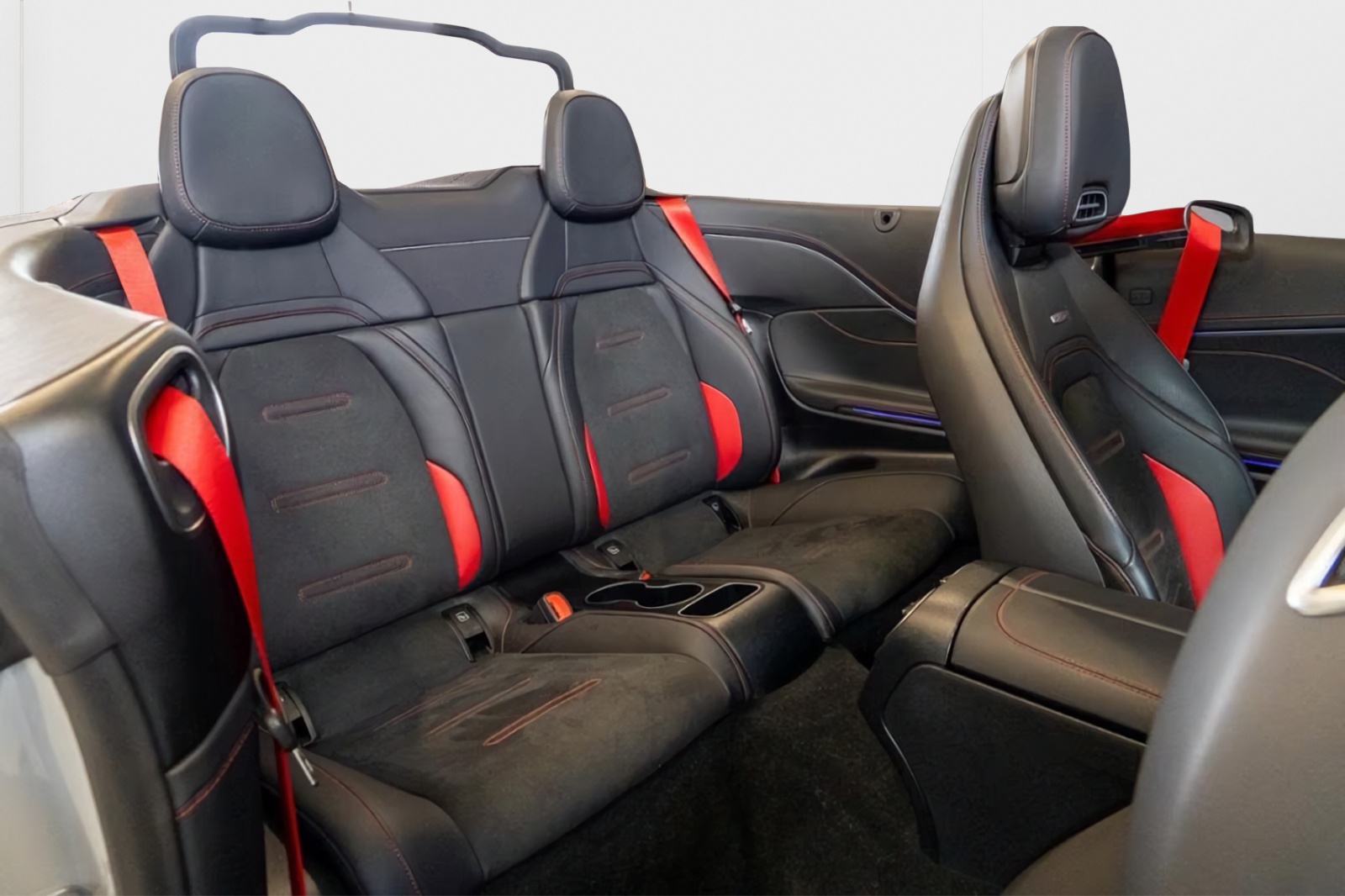 MERCEDES-BENZ CLE AMG 53 Cabrio 4Matic+ 9G-Tronic-image-6