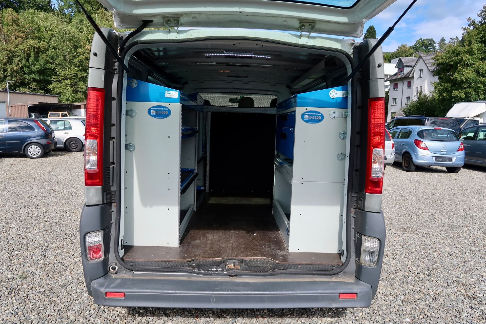 RENAULT Trafic 2.0 dCi 90 2.7t L1H1-image-8