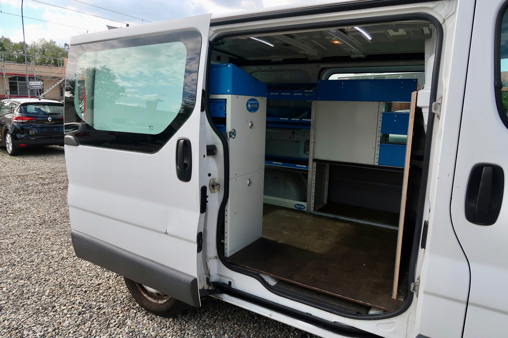 RENAULT Trafic 2.0 dCi 90 2.7t L1H1-image-9