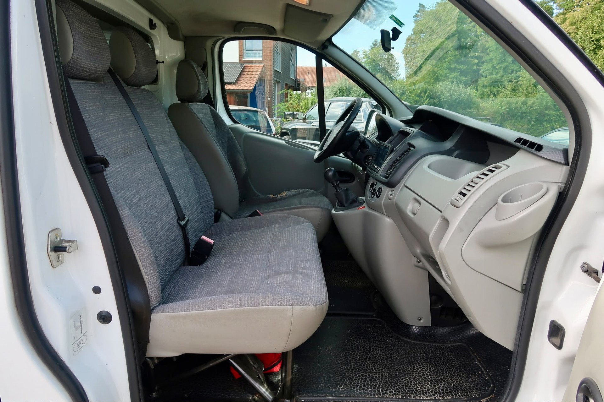 RENAULT Trafic 2.0 dCi 90 2.7t L1H1-image-5